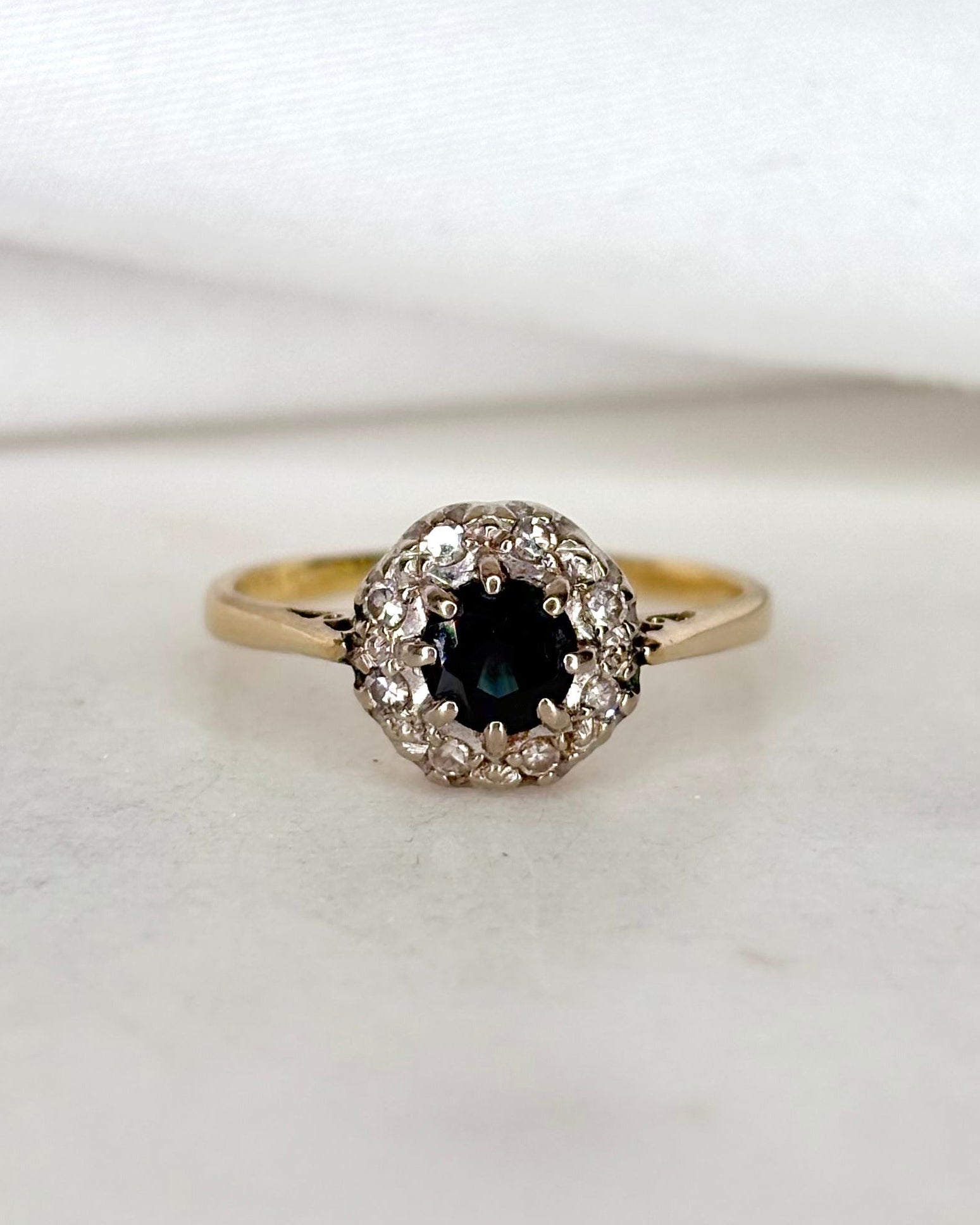 Bague Marguerite Saphir 0.50 carat &amp; 8 Diamants "Arlette"