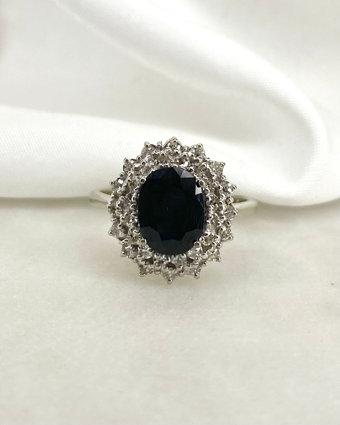 Bague Marguerite Saphir 2.20 carats &amp; Diamants 0.32 carat &quot;Angèle&quot;