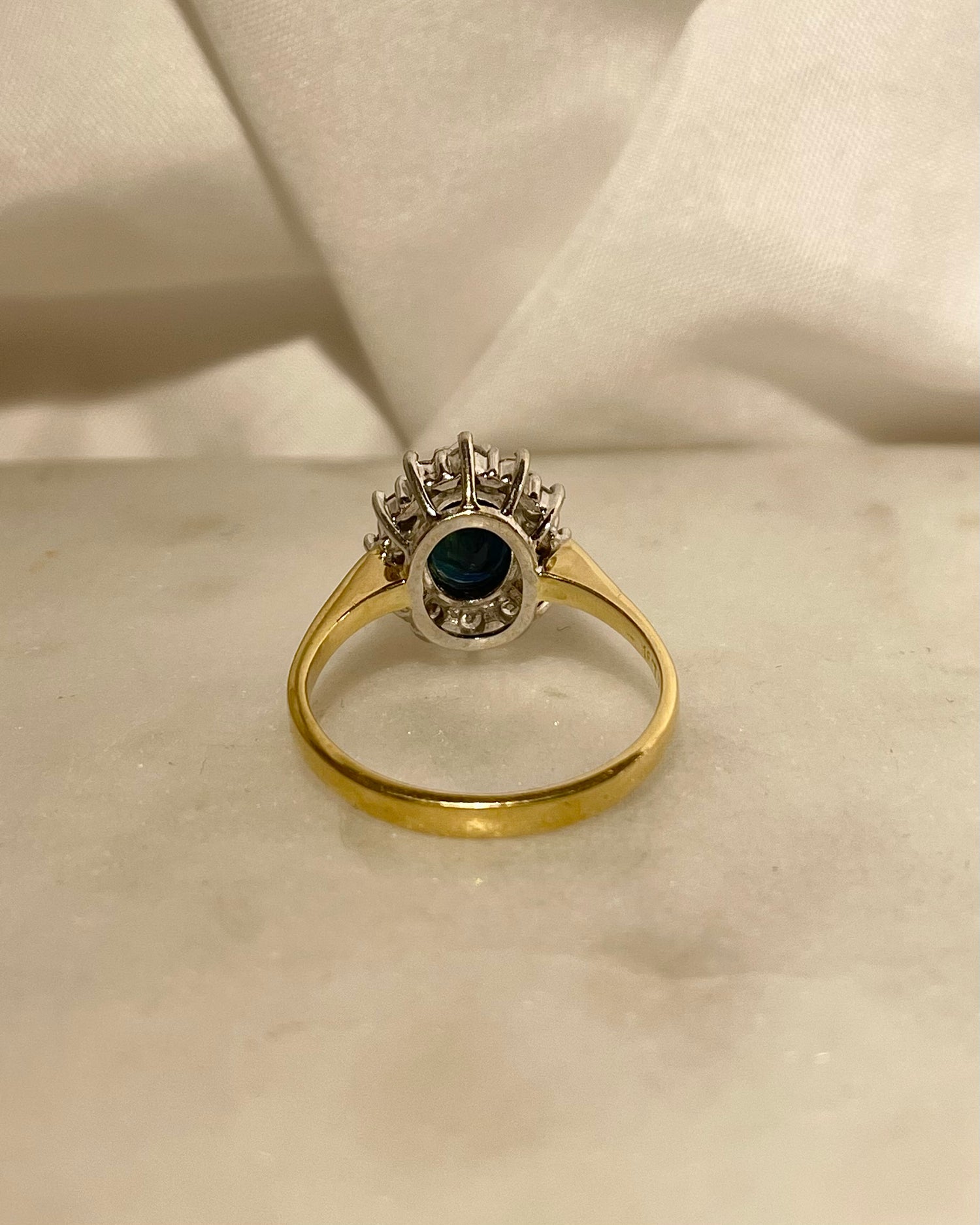 Bague Marguerite Saphir 1.72 carat &amp; 12 Diamants &quot;Morgan&quot;
