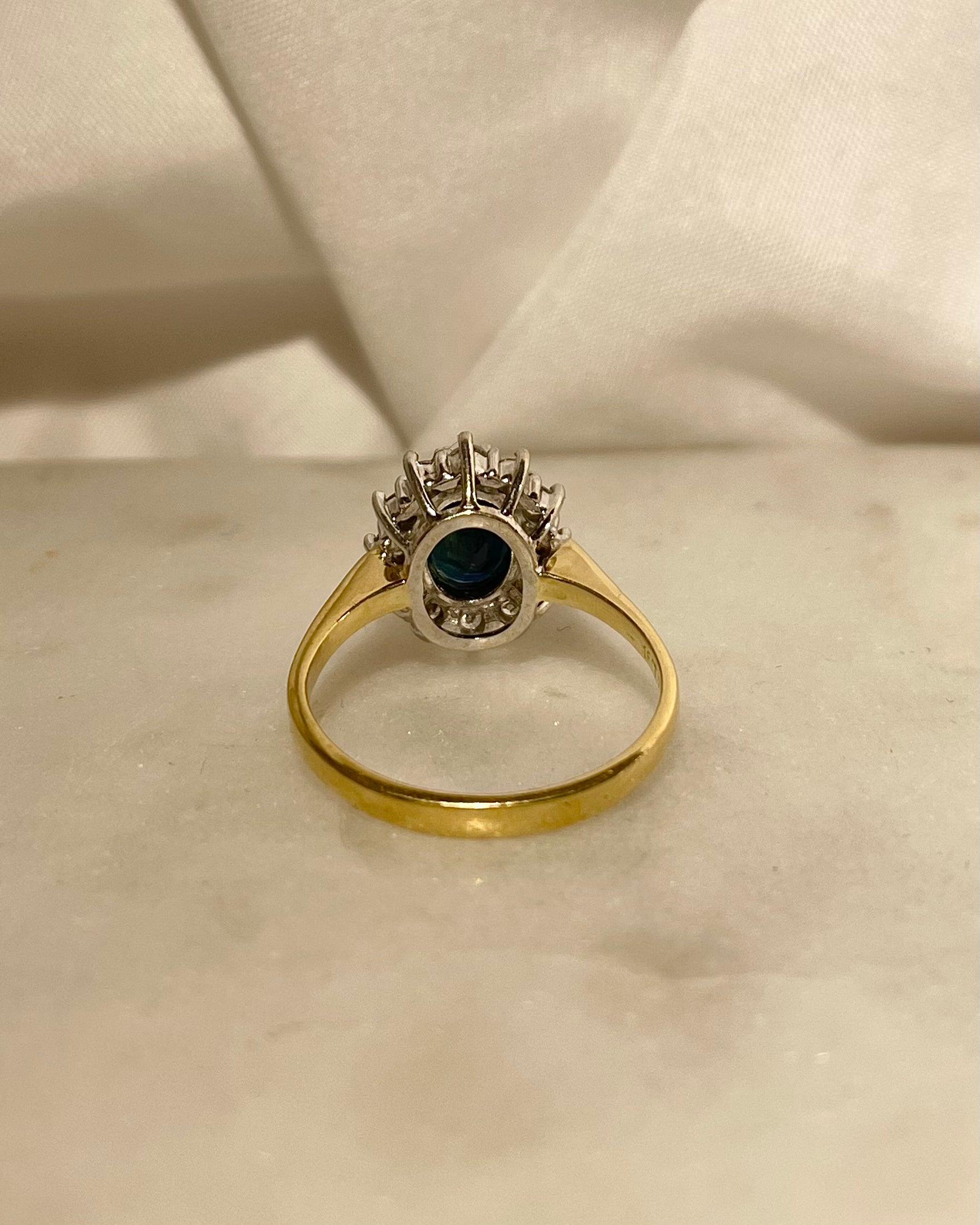 Bague Marguerite Saphir 1.72 carat &amp; 12 Diamants "Morgan"