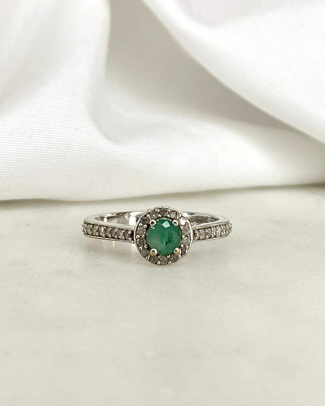 Bague Marguerite Émeraude &amp; Diamants &quot;Mahé&quot;