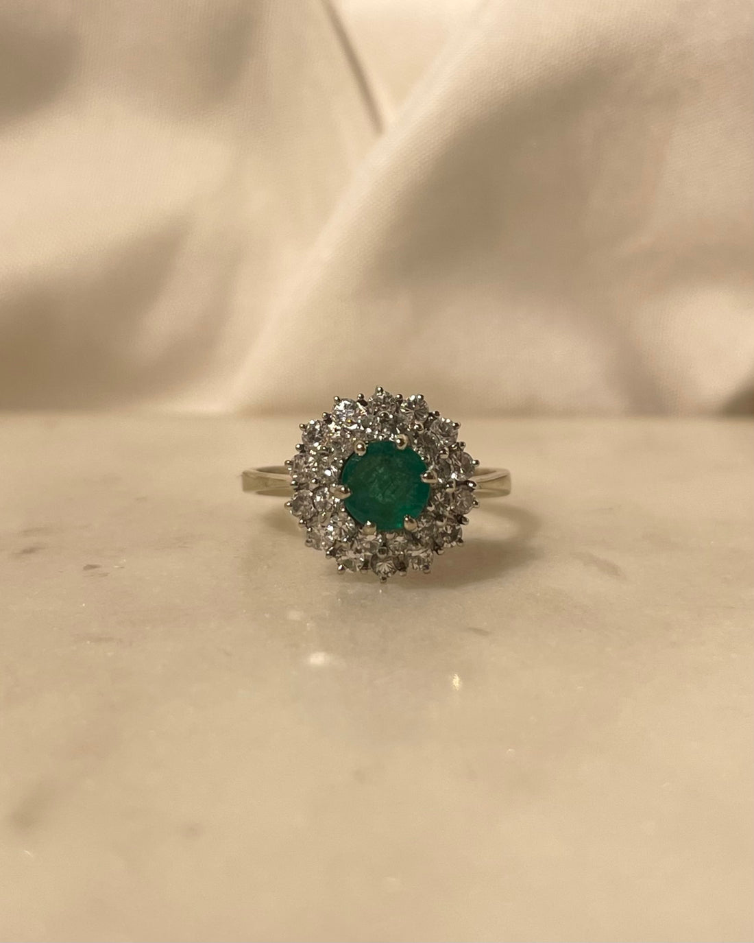 Bague Marguerite Emeraude 0.60 carat &amp; Diamants &quot;Elena&quot;