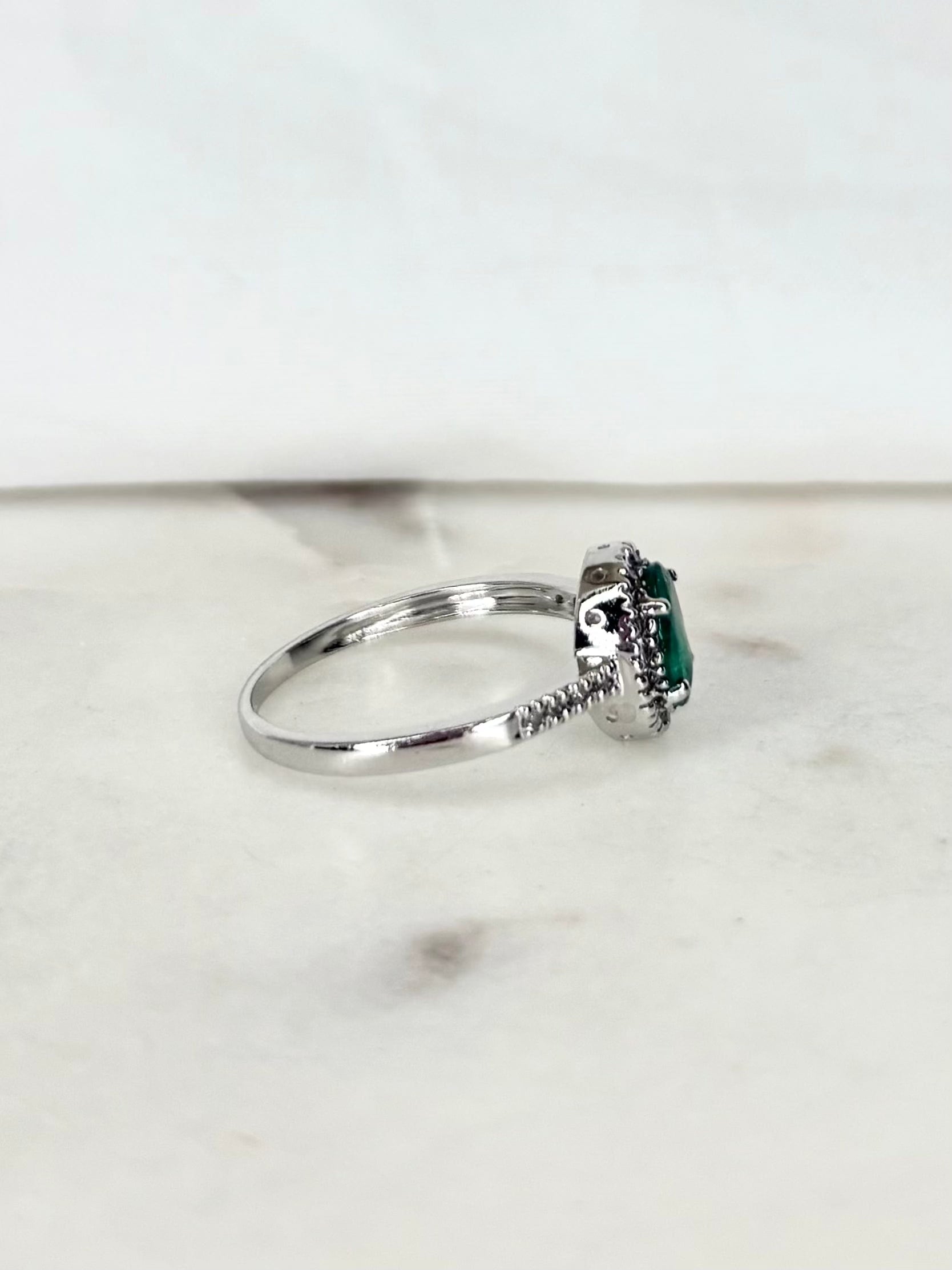 Bague Style Art-déco Émeraude 0.70 carat &amp; Diamants "Pamela"