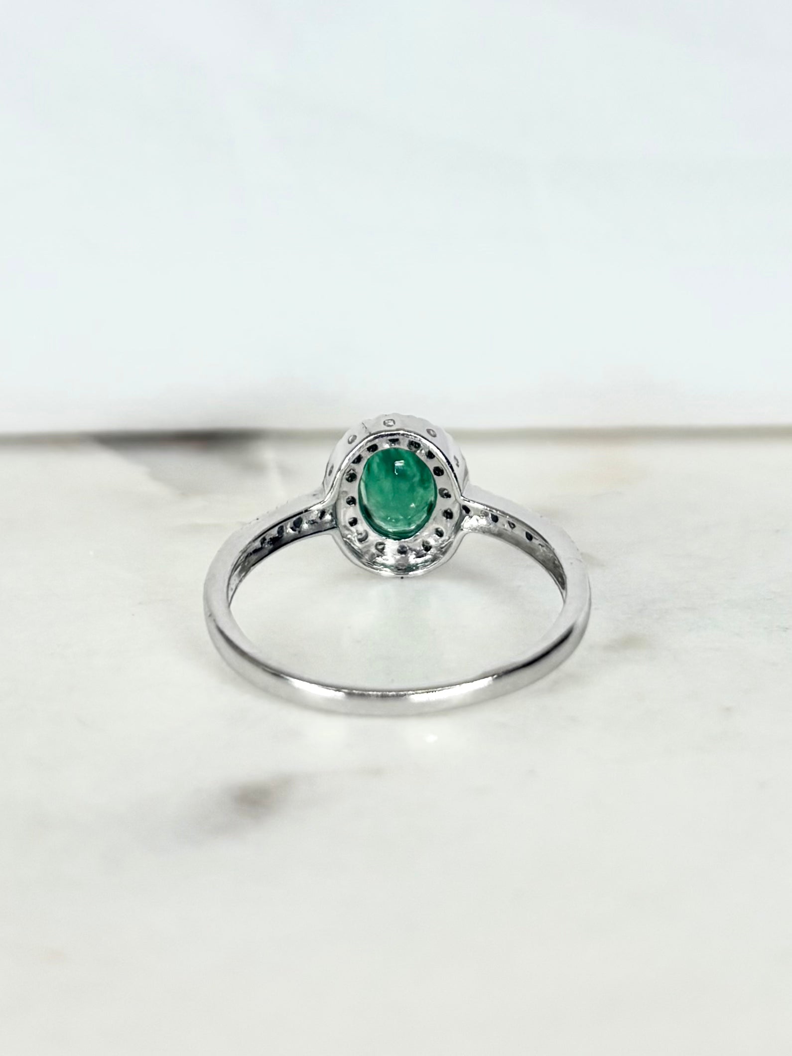 Bague Style Art-déco Émeraude 0.70 carat &amp; Diamants &quot;Pamela&quot;