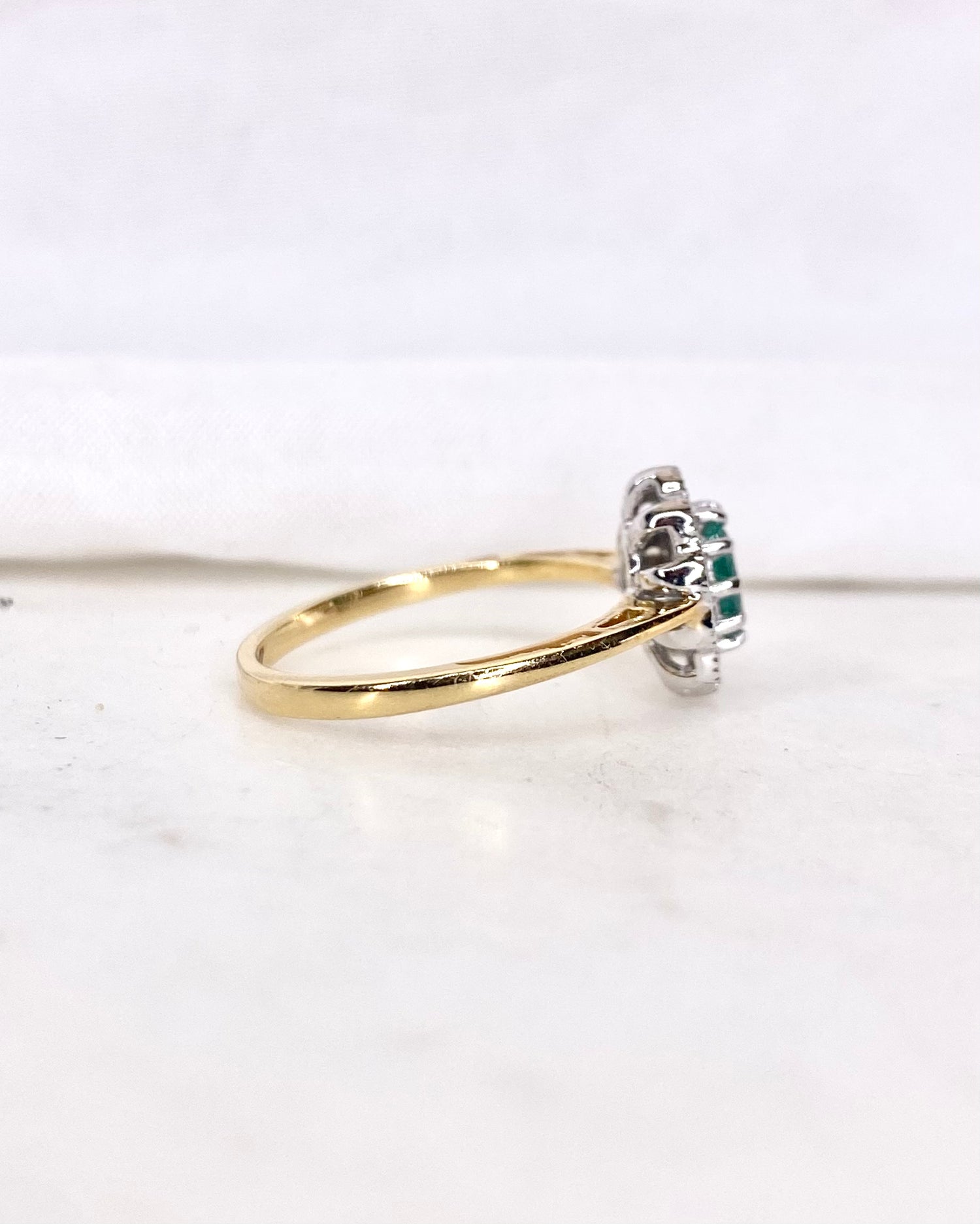 Bague Marguerite Émeraude 0.40 carat &amp; Diamants 0.40 carat &quot;Nila&quot;