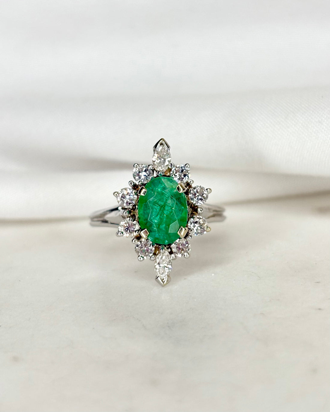 Bague Marquise Émeraude 1.40 carat &amp; Diamants 0.62 carat &quot;Leslie&quot;