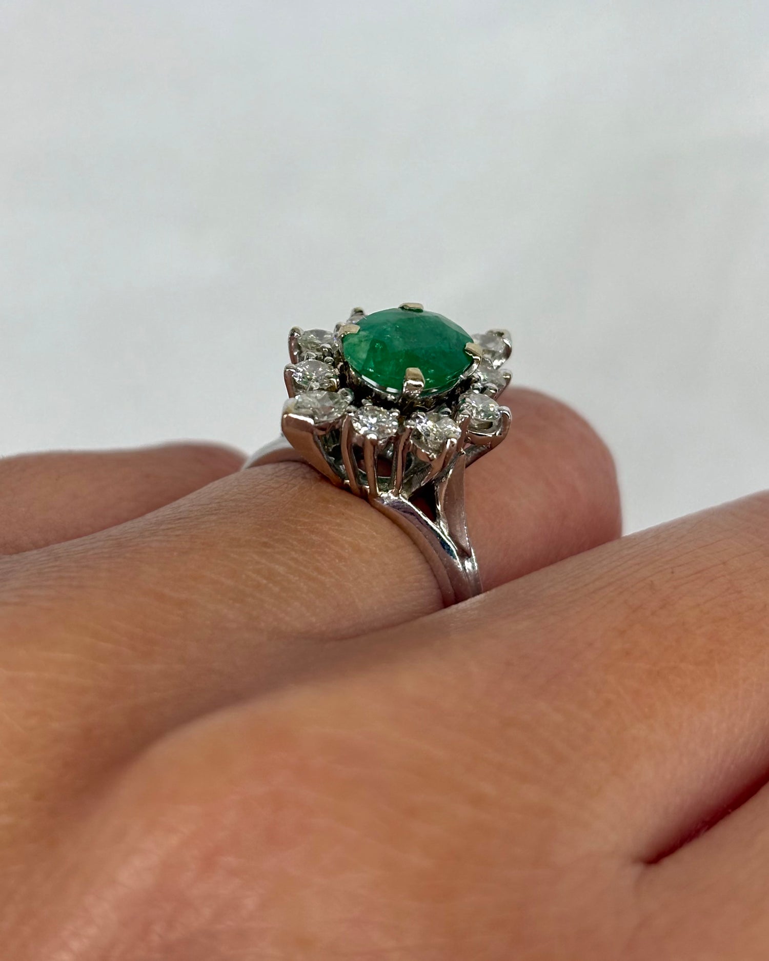 Bague Marquise Émeraude 1.40 carat &amp; Diamants 0.62 carat &quot;Leslie&quot;
