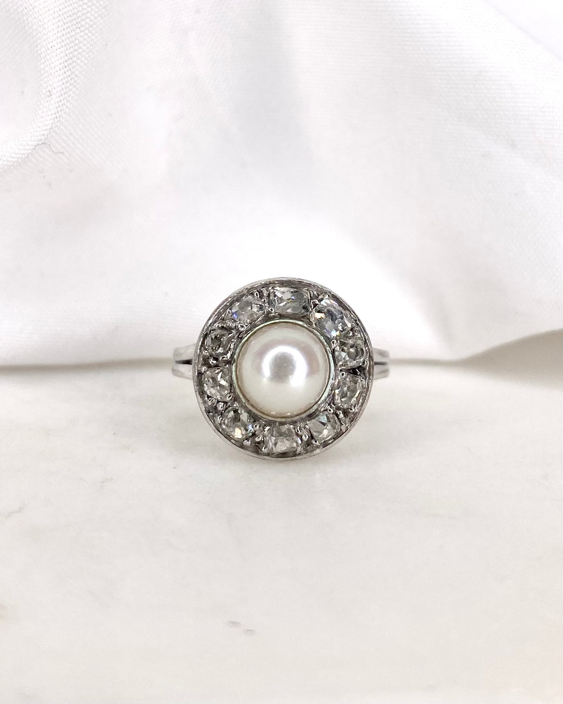 Bague Marguerite Art Déco Diamants 0.40 carat &amp; Perle &quot;Elina&quot;