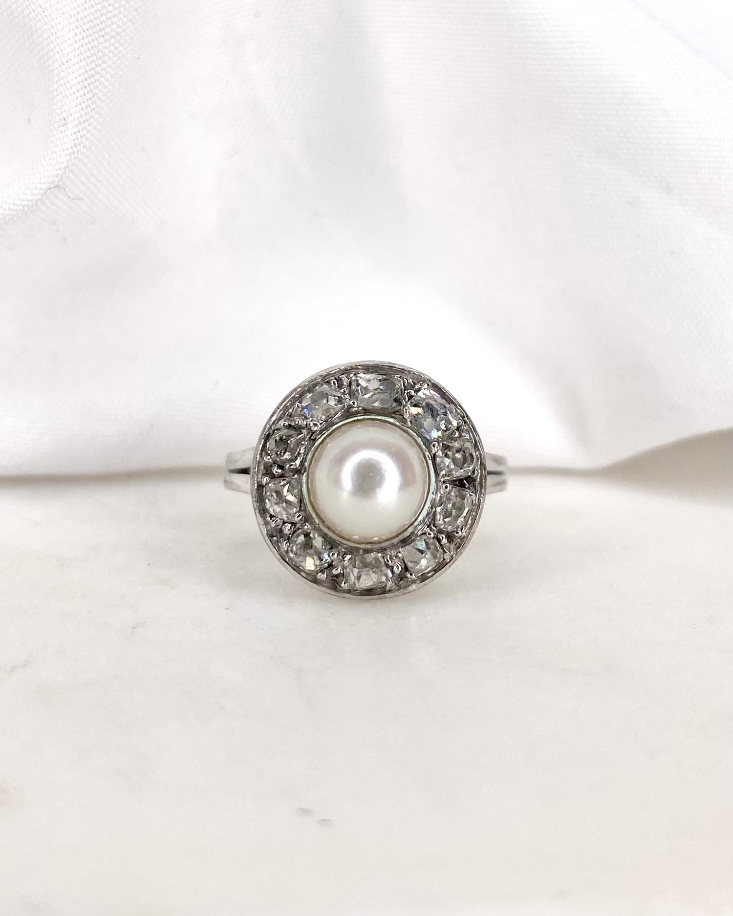 Bague Marguerite Art Déco Diamants 0.40 carat &amp; Perle &quot;Elina&quot;