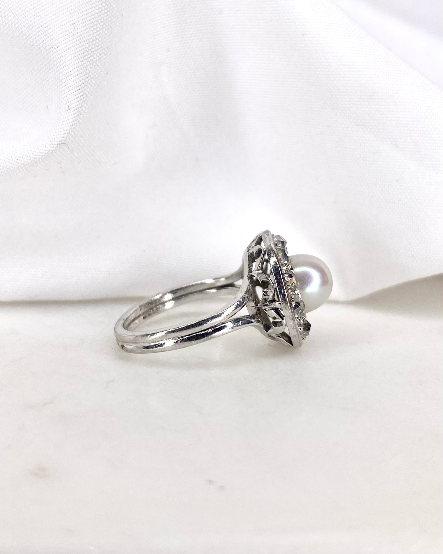 Bague Marguerite Art Déco Diamants 0.40 carat &amp; Perle &quot;Elina&quot;