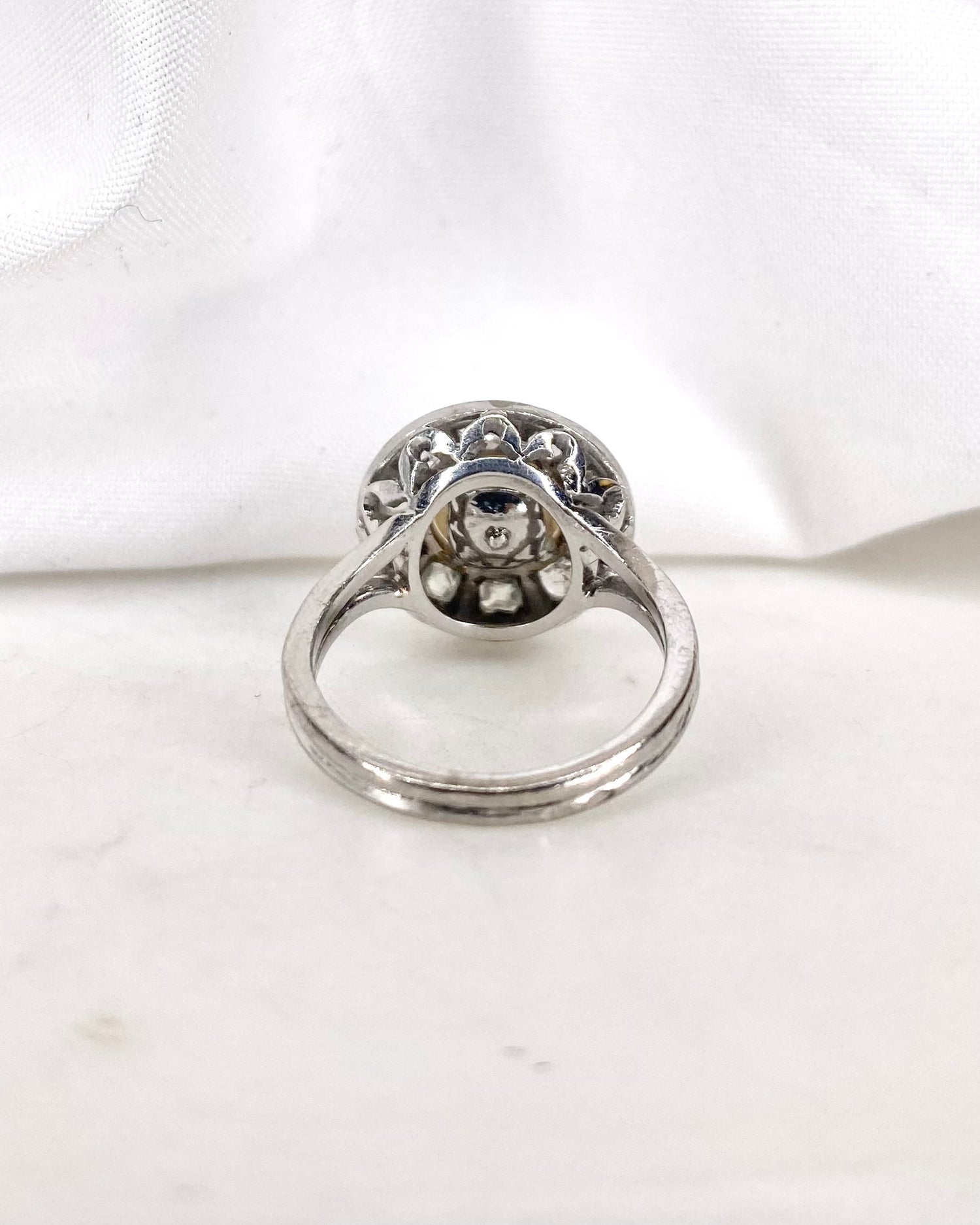 Bague Marguerite Art Déco Diamants 0.40 carat &amp; Perle &quot;Elina&quot;