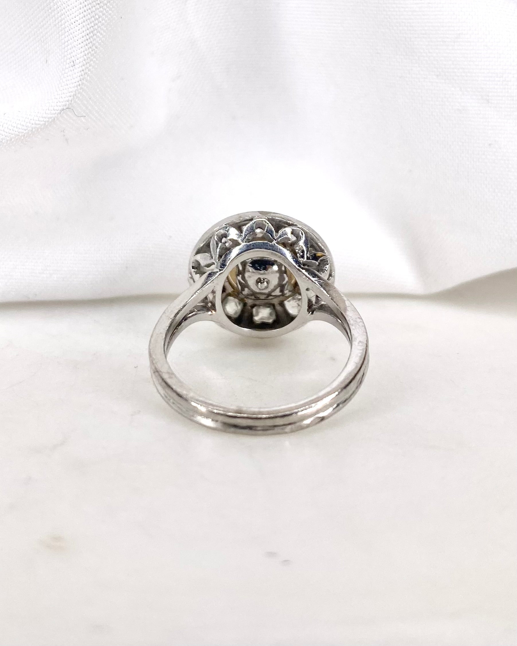 Bague Marguerite Art Déco Diamants 0.40 carat &amp; Perle &quot;Elina&quot;
