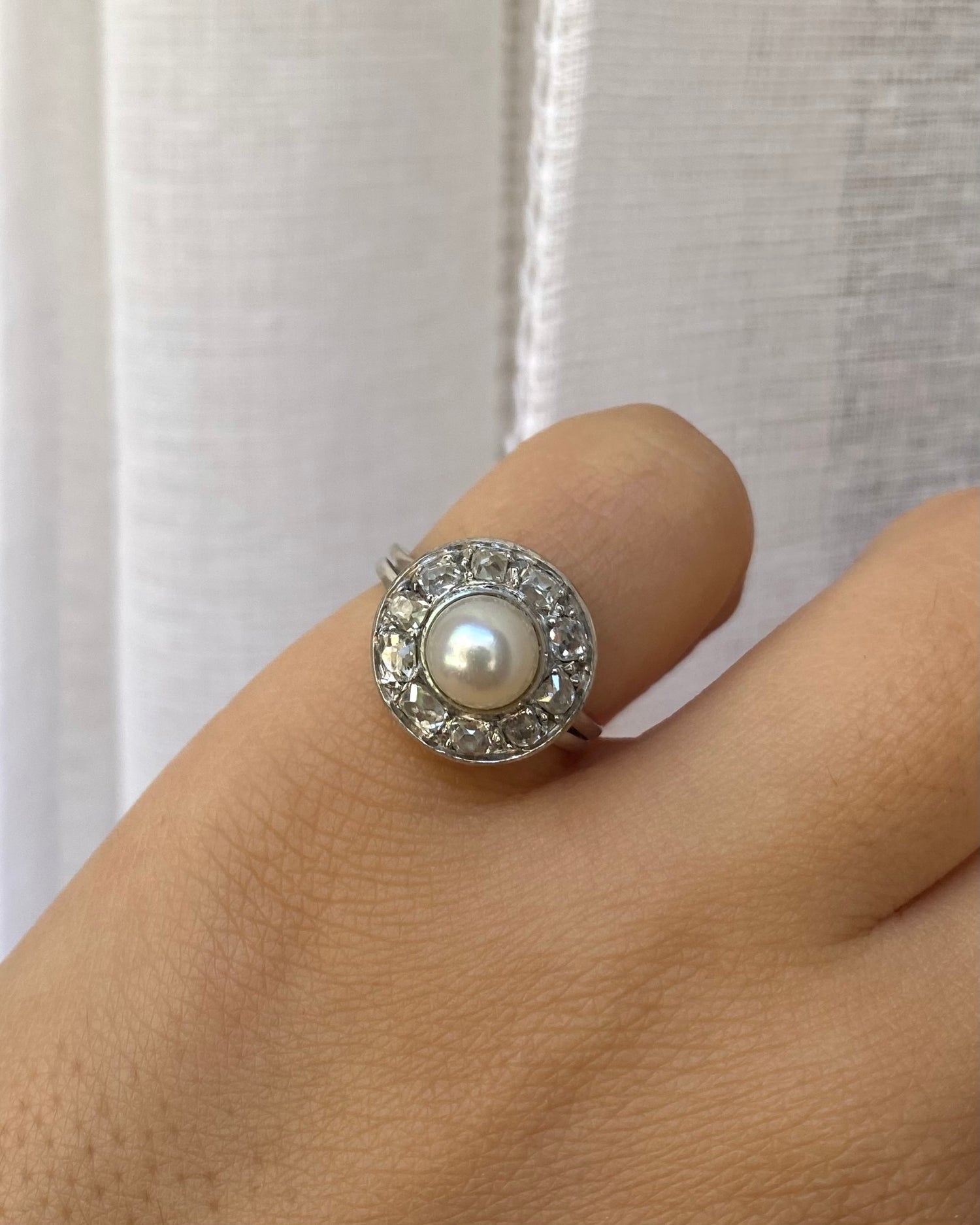 Bague Marguerite Art Déco Diamants 0.40 carat &amp; Perle &quot;Elina&quot;