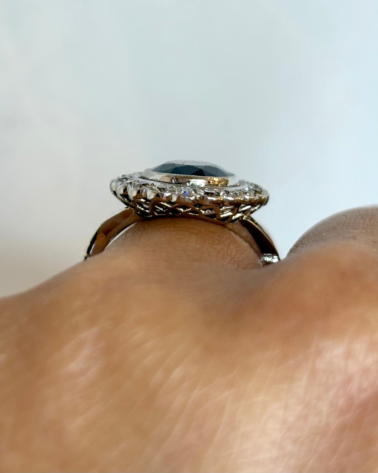 Bague Marguerite Art Déco Saphir 3.40 carats &amp; Diamants 0.40 carat &quot;Edmée&quot;