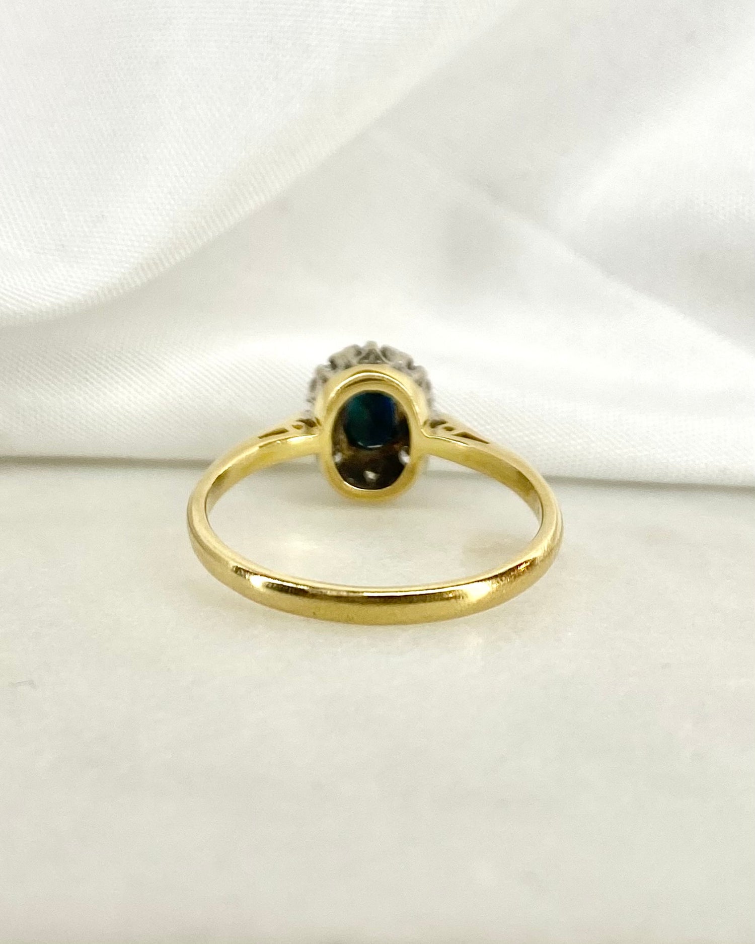 Bague Marguerite Saphir 0.50 carat &amp; 8 Diamants &quot;Emna&quot;