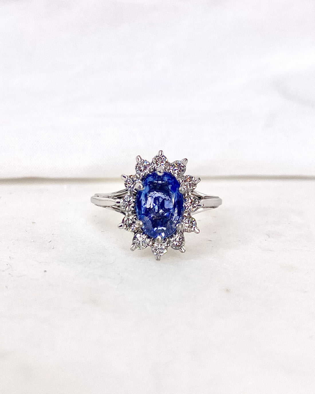 Marguerite Saphir bleu ciel 2.35 carats &amp; Diamants &quot;Faustine&quot;