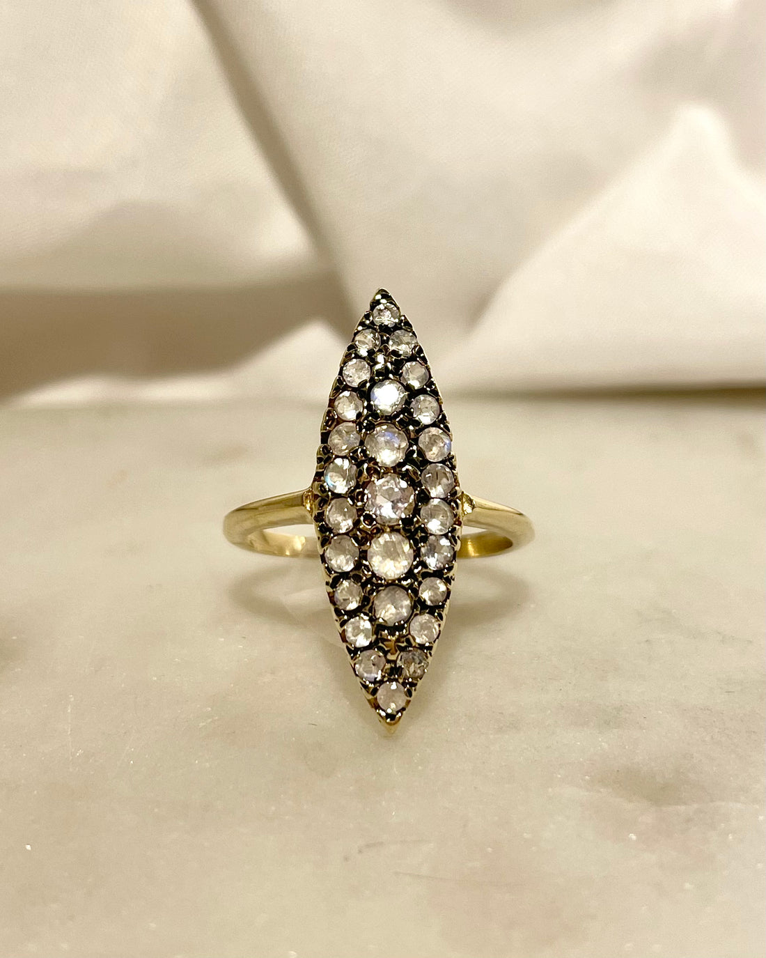 Bague Marquise 27 Pierres de Lune 0.90 carat “Luna”