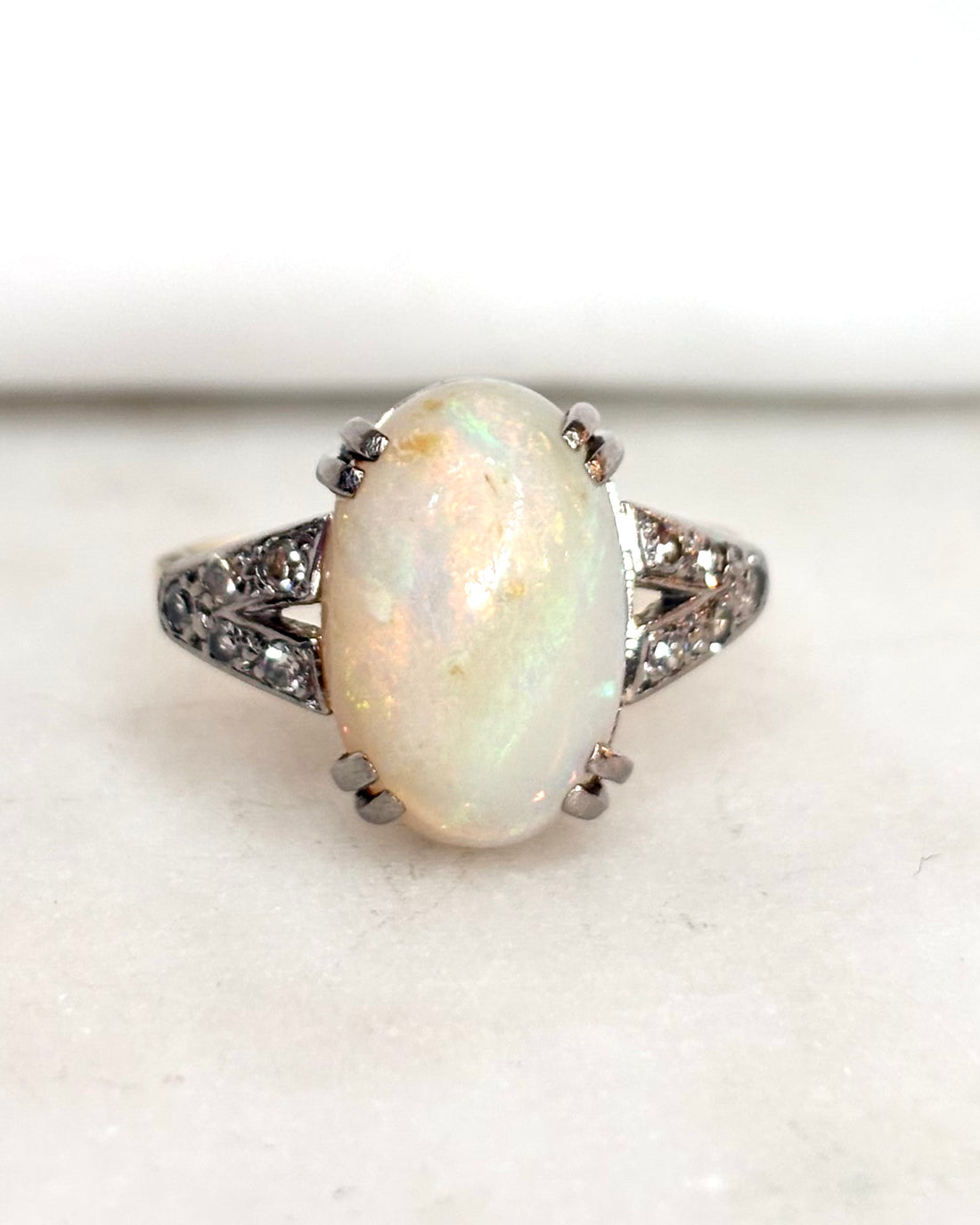 Bague Trilogie Opale 6 carats &amp; Diamants &quot;Dania&quot;