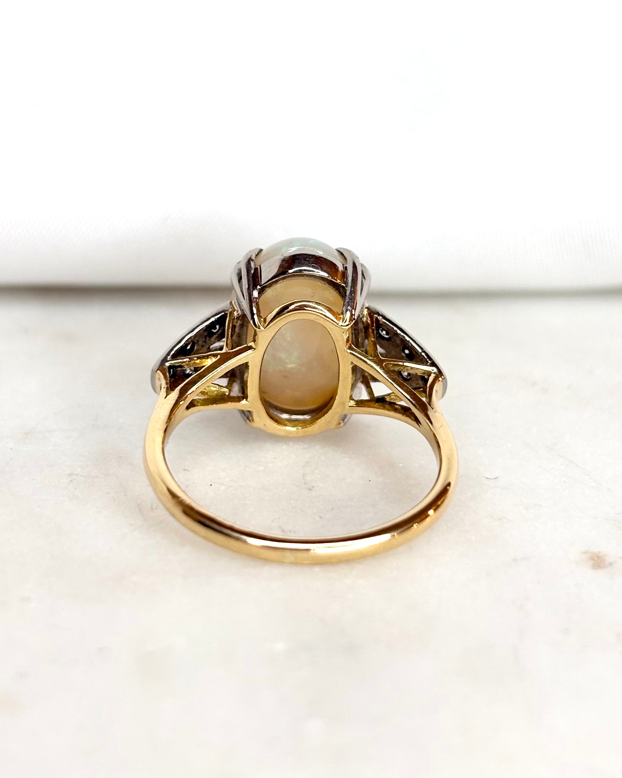 Bague Trilogie Opale 6 carats &amp; Diamants &quot;Dania&quot;