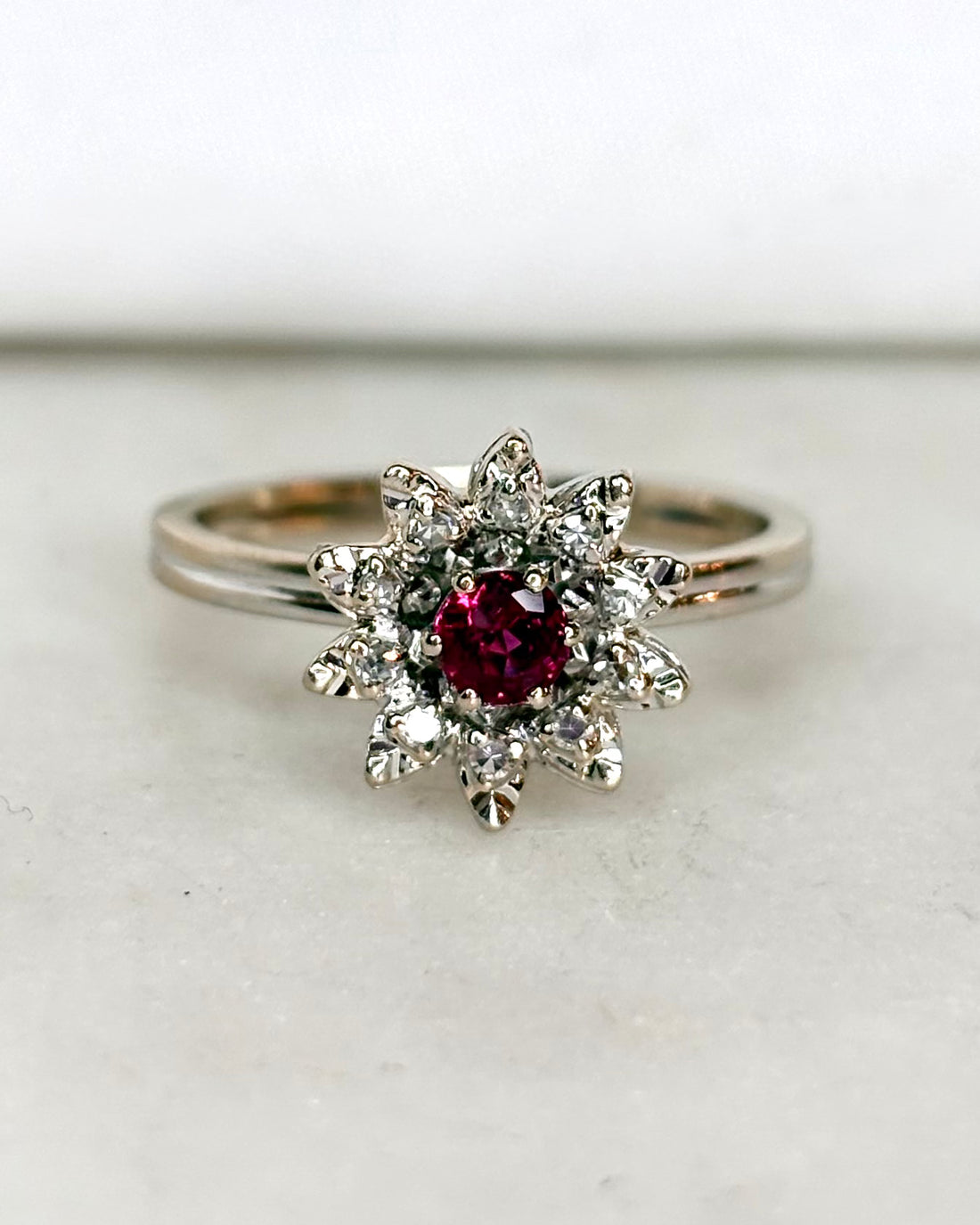 Bague Marguerite Rubis &amp; Diamants &quot;Candice&quot;