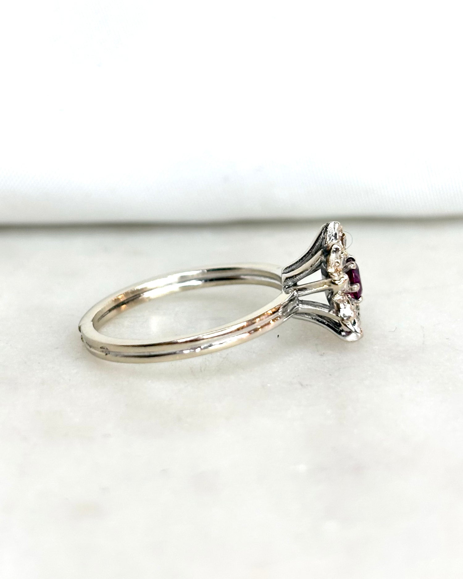 Bague Marguerite Rubis &amp; Diamants &quot;Candice&quot;