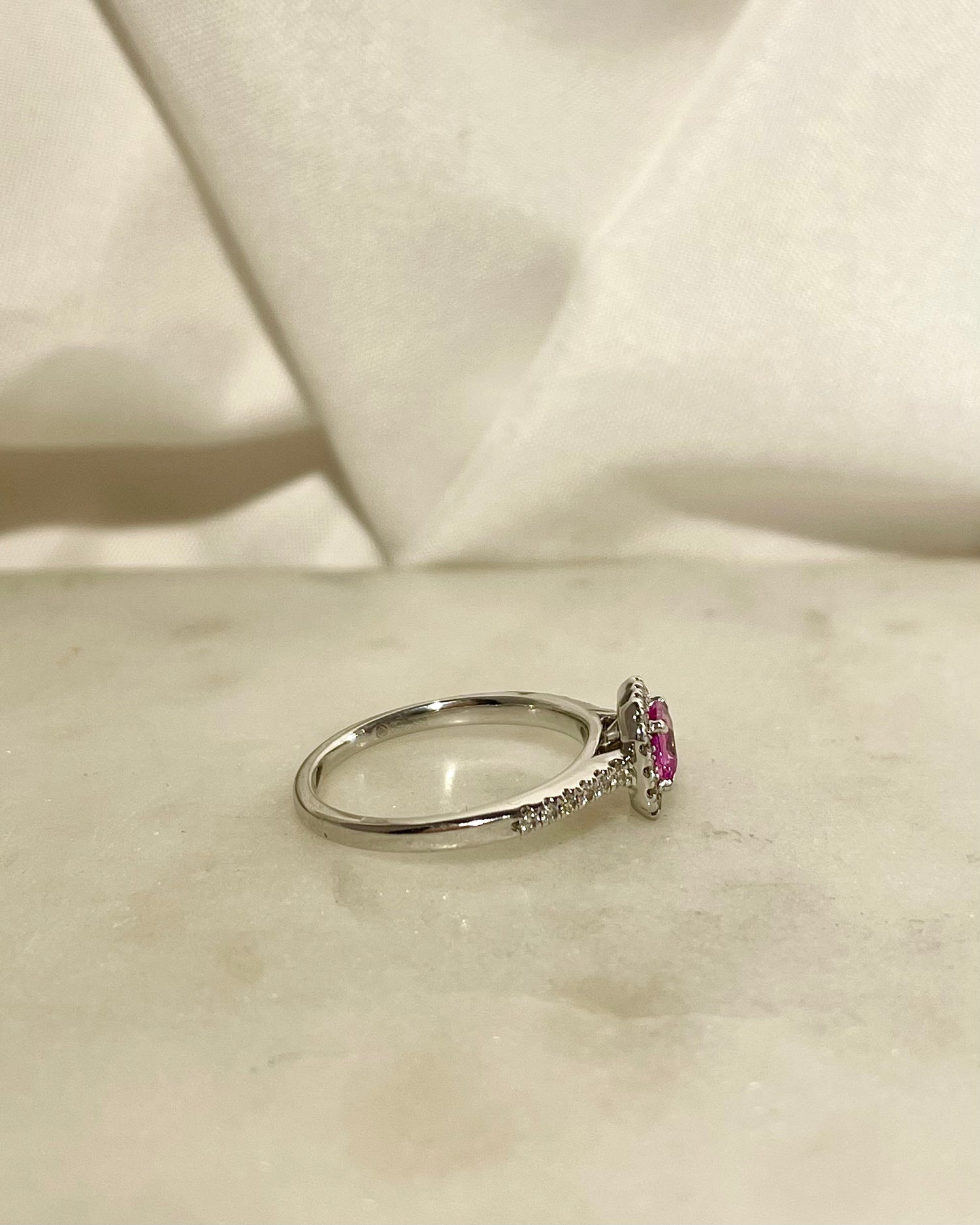 Bague Saphir Rose 0.45 carat &amp; Diamants &quot;Lilya&quot;