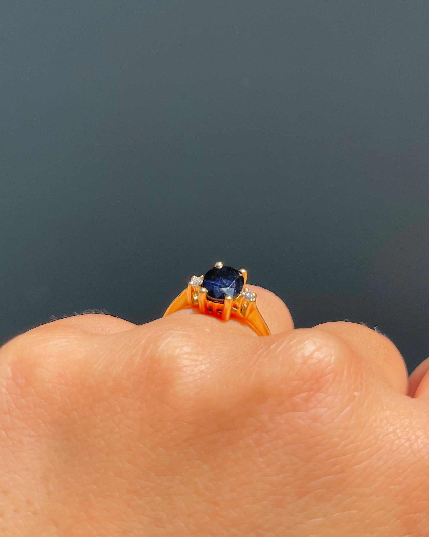 Anillo Trilogía Zafiro 1.50 quilates y Diamantes “Calypso”