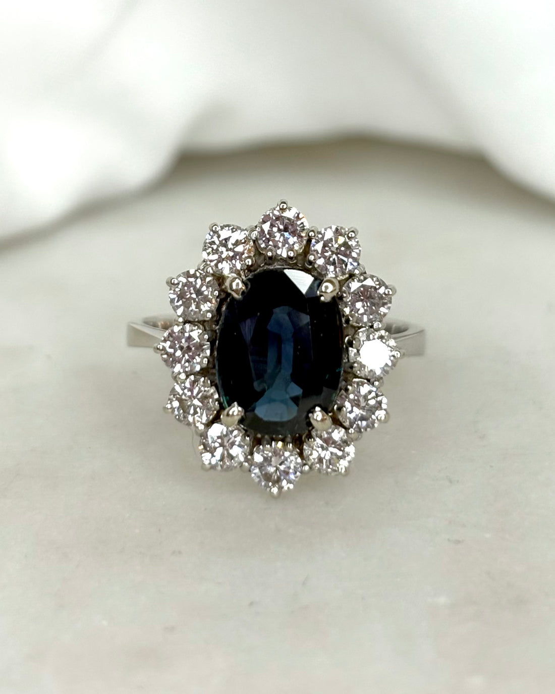 Bague Marguerite Saphir 2 carats &amp; Diamants 0.84 carat &quot;Coline&quot;