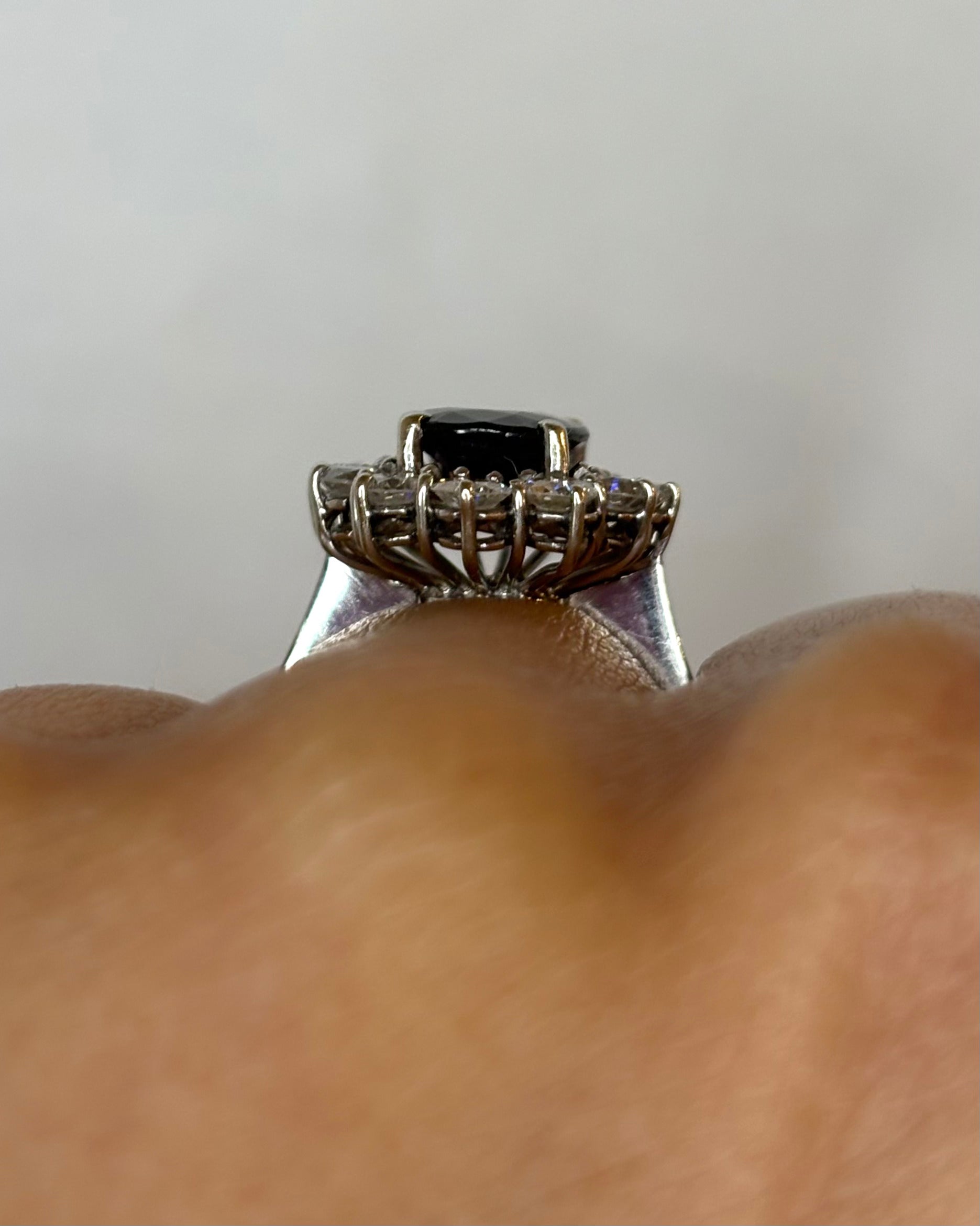 Bague Marguerite Saphir 2 carats &amp; Diamants 0.84 carat &quot;Coline&quot;