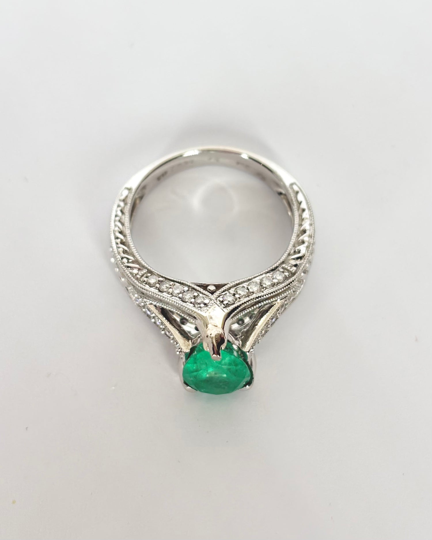 Bague Vintage Émeraude 2 cts &amp; 33 Diamants &quot;Gladys&quot;