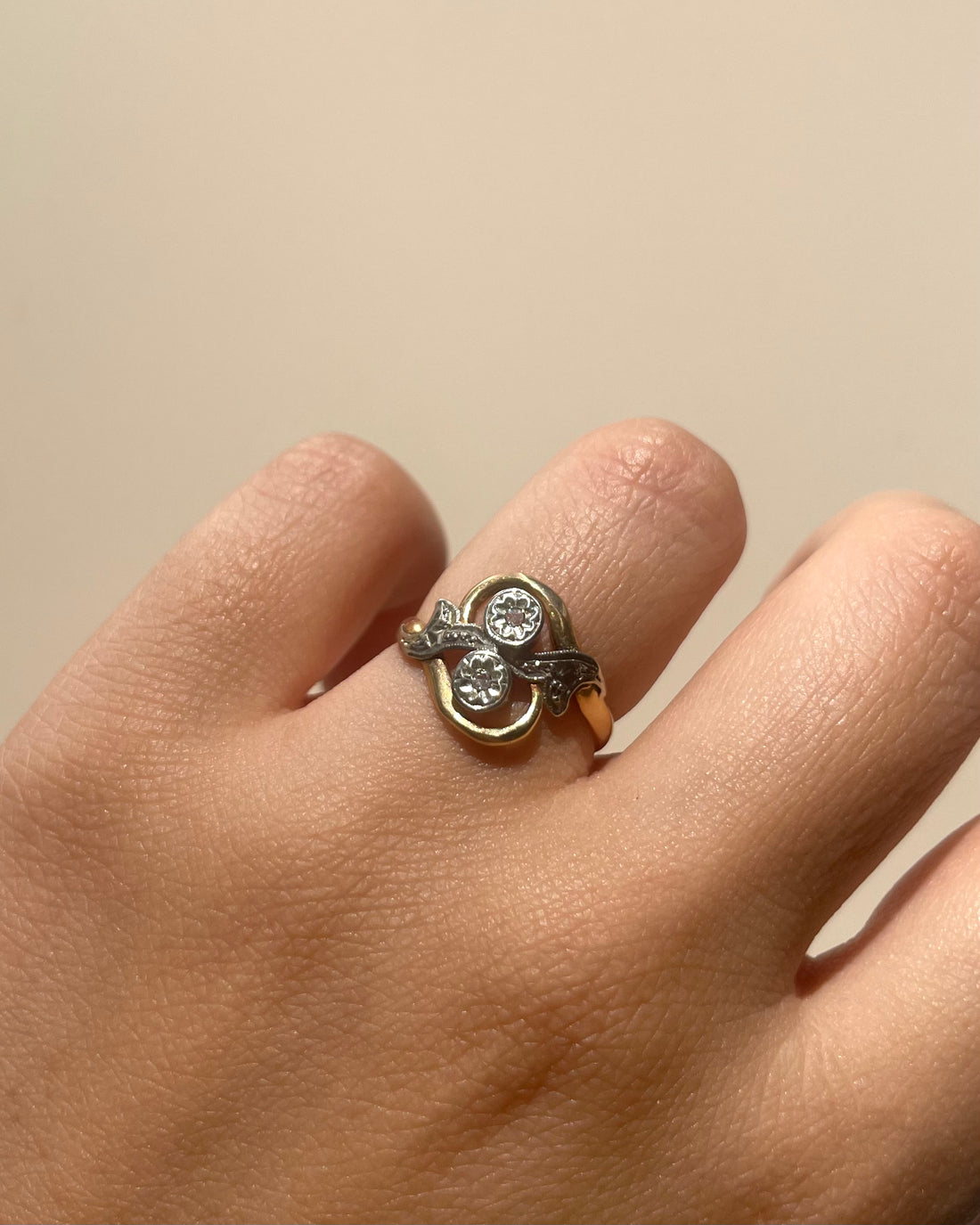 Bague Art Nouveau Toi &amp; Moi Diamants 0.02 carat &quot;Brisha&quot;
