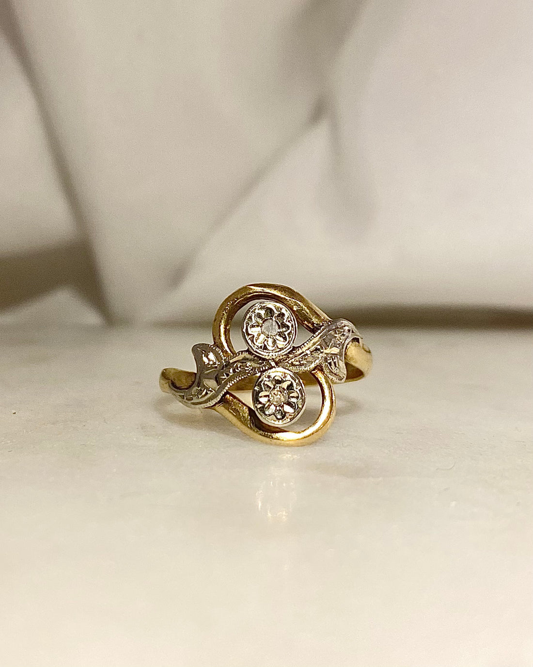 Bague Art Nouveau Toi &amp; Moi Diamants 0.02 carat &quot;Brisha&quot;