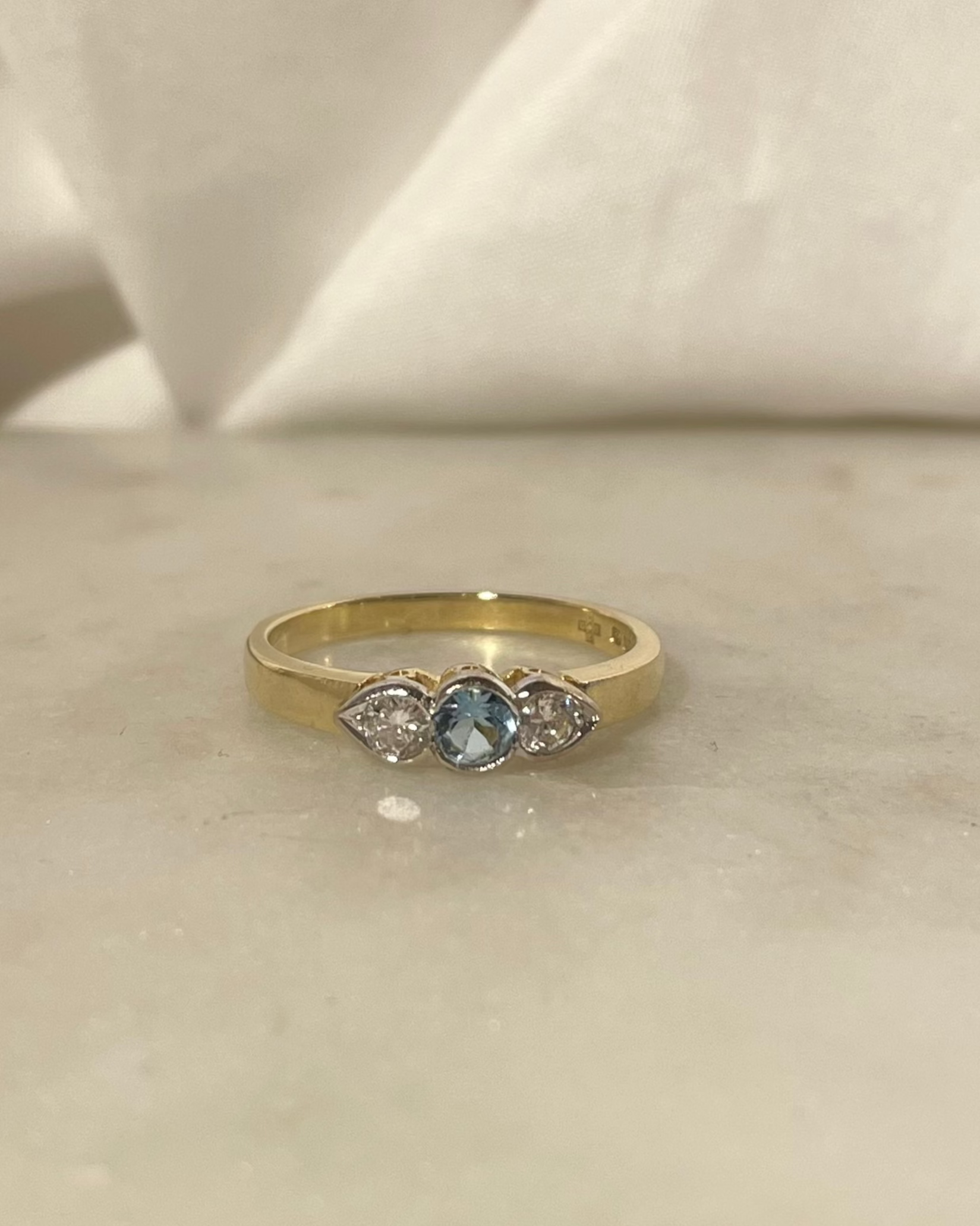 Anillo Trilogía Aguamarina y Diamantes "Sam"