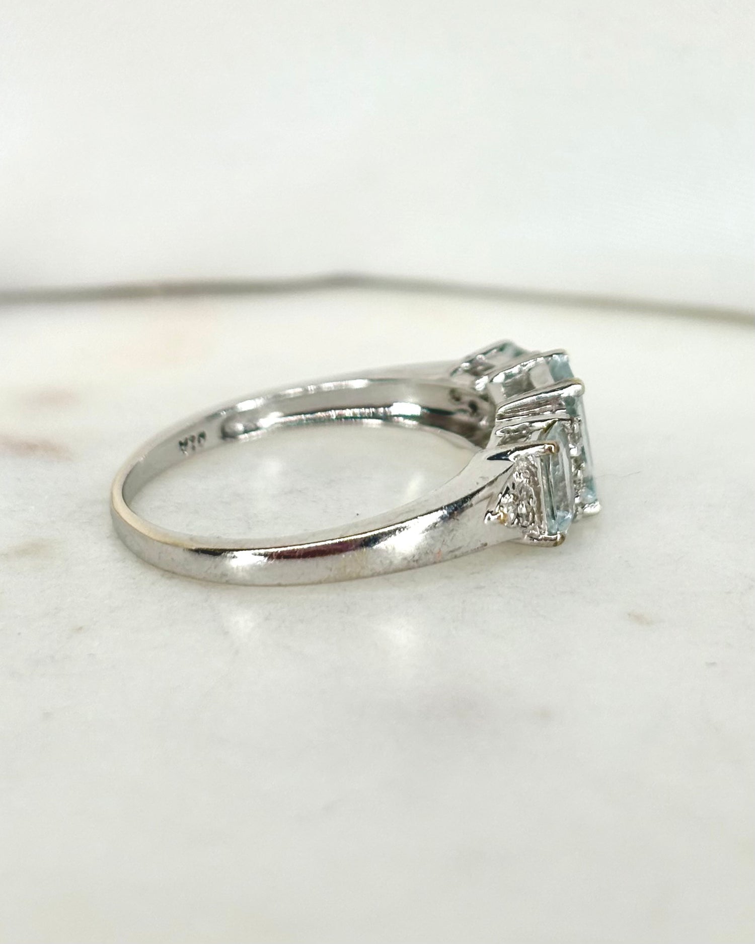 Bague Trilogie Aigues-Marines 1.40 carat &amp; Diamants &quot;Axelle&quot;