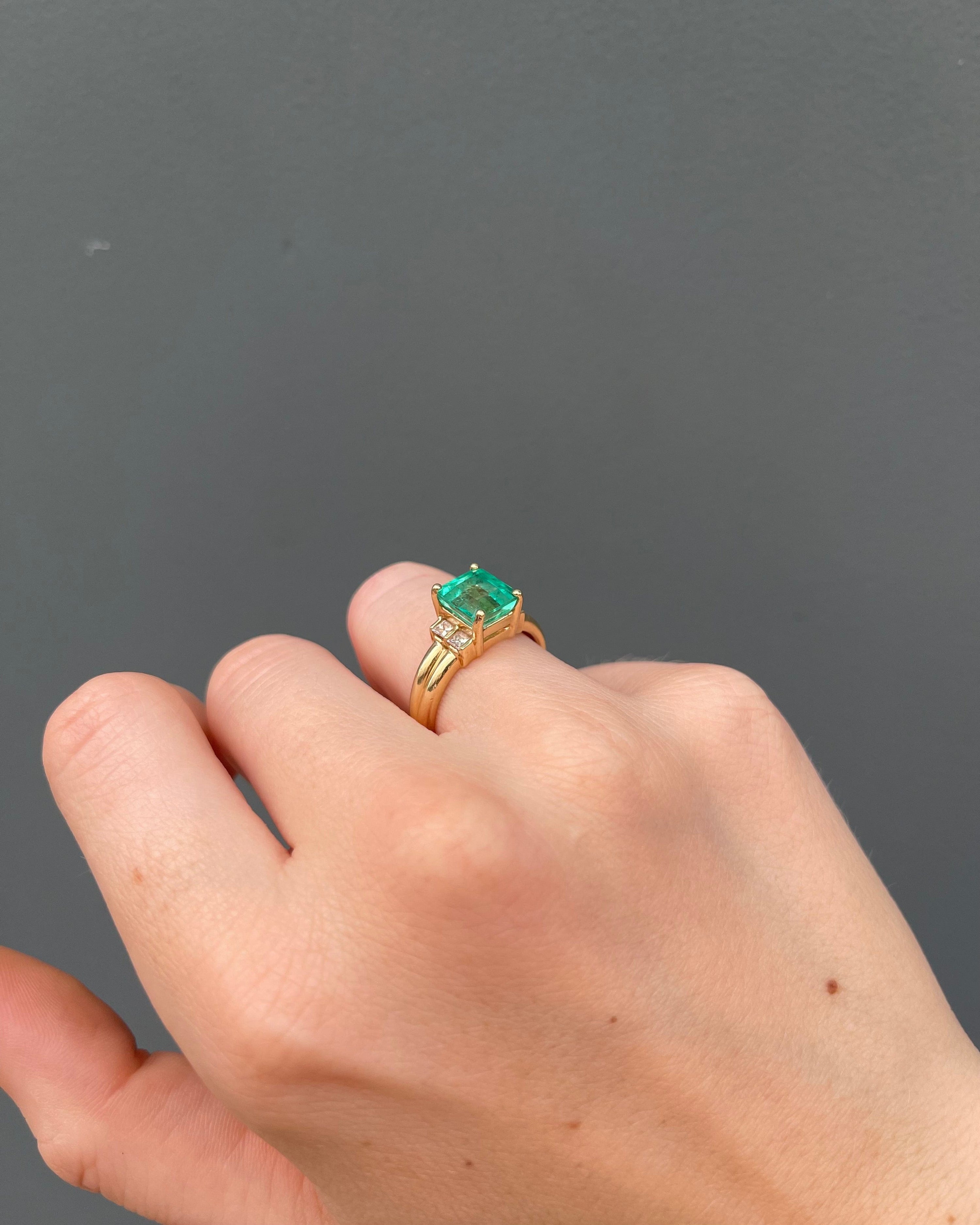 Bague Trilogie Émeraude 2.80 carats &amp; Diamants "Lola"