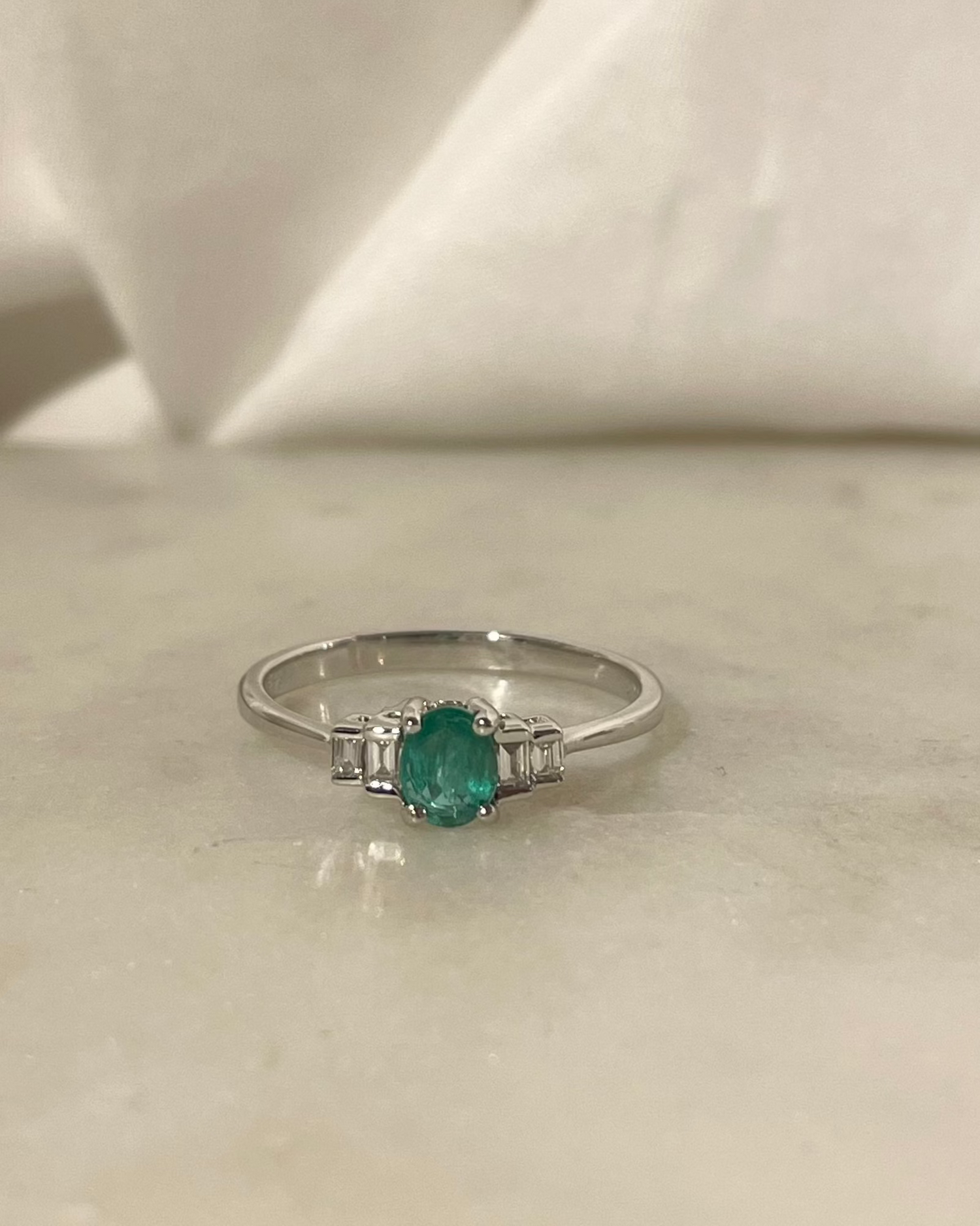 Bague Trilogie Émeraude &amp; 4 Diamants &quot;Melissa&quot;