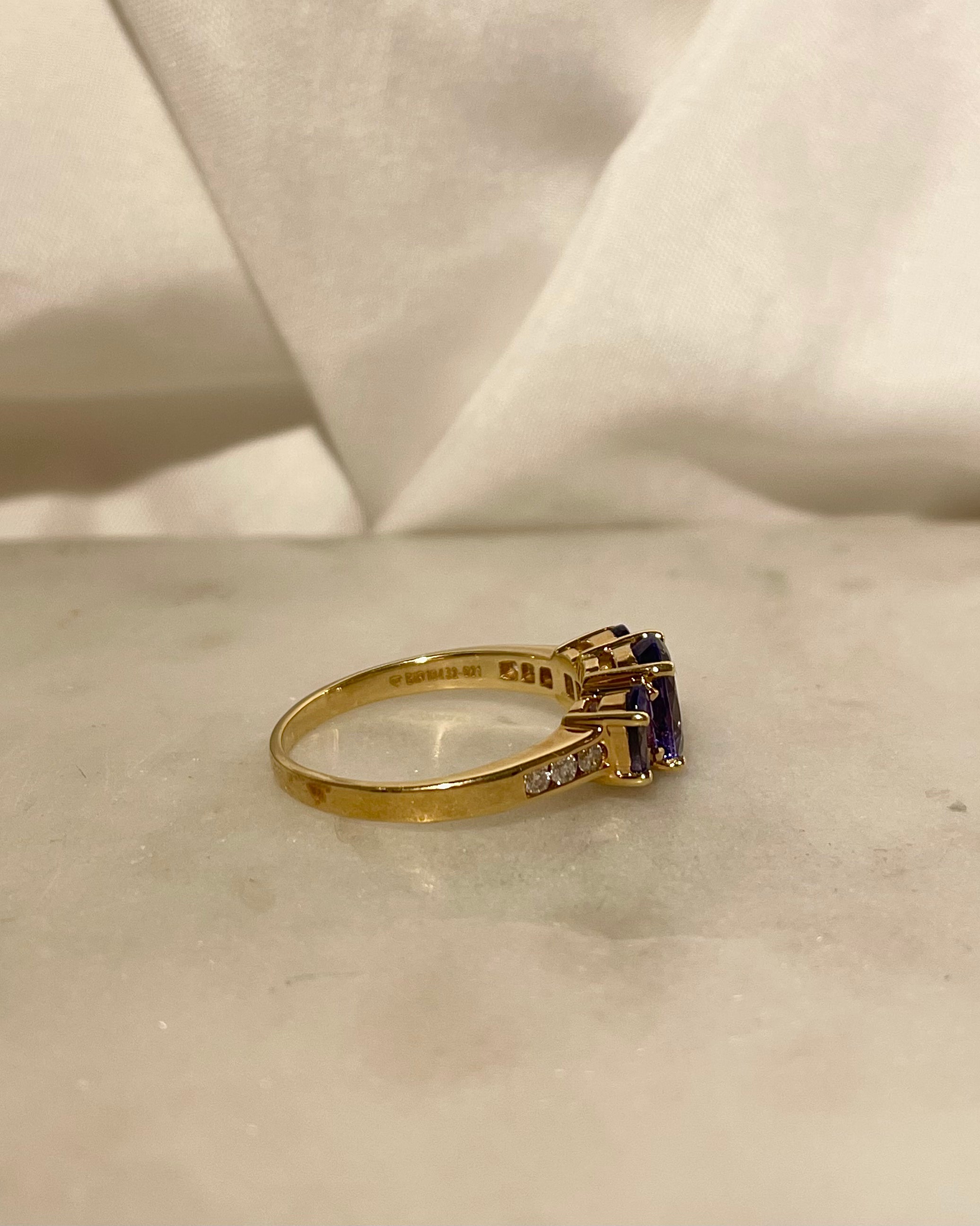 Anillo Trilogía Tanzanitas 2.40 quilates y Diamantes "Tina"