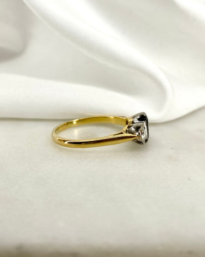 Bague Trilogie Saphir 1.10 carat &amp; Diamants 0.30 carat &quot;Oriana&quot;