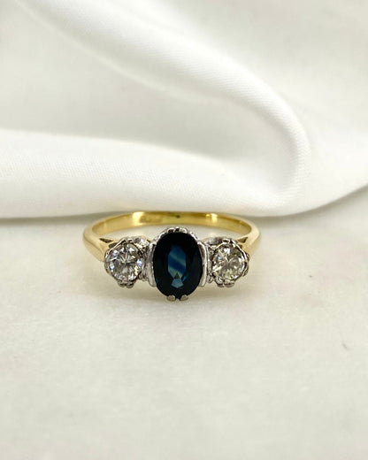 Bague Trilogie Saphir 1.10 carat &amp; Diamants 0.30 carat &quot;Oriana&quot;