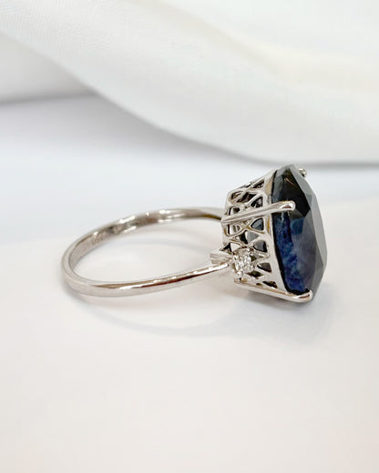 Anillo trilogía de zafiro de 10,40 quilates y diamantes «Mila»