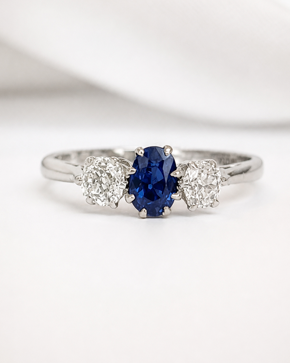 Anillo trilogía de zafiro de 0,65 quilates y diamantes de 0,40 quilates «Helene»