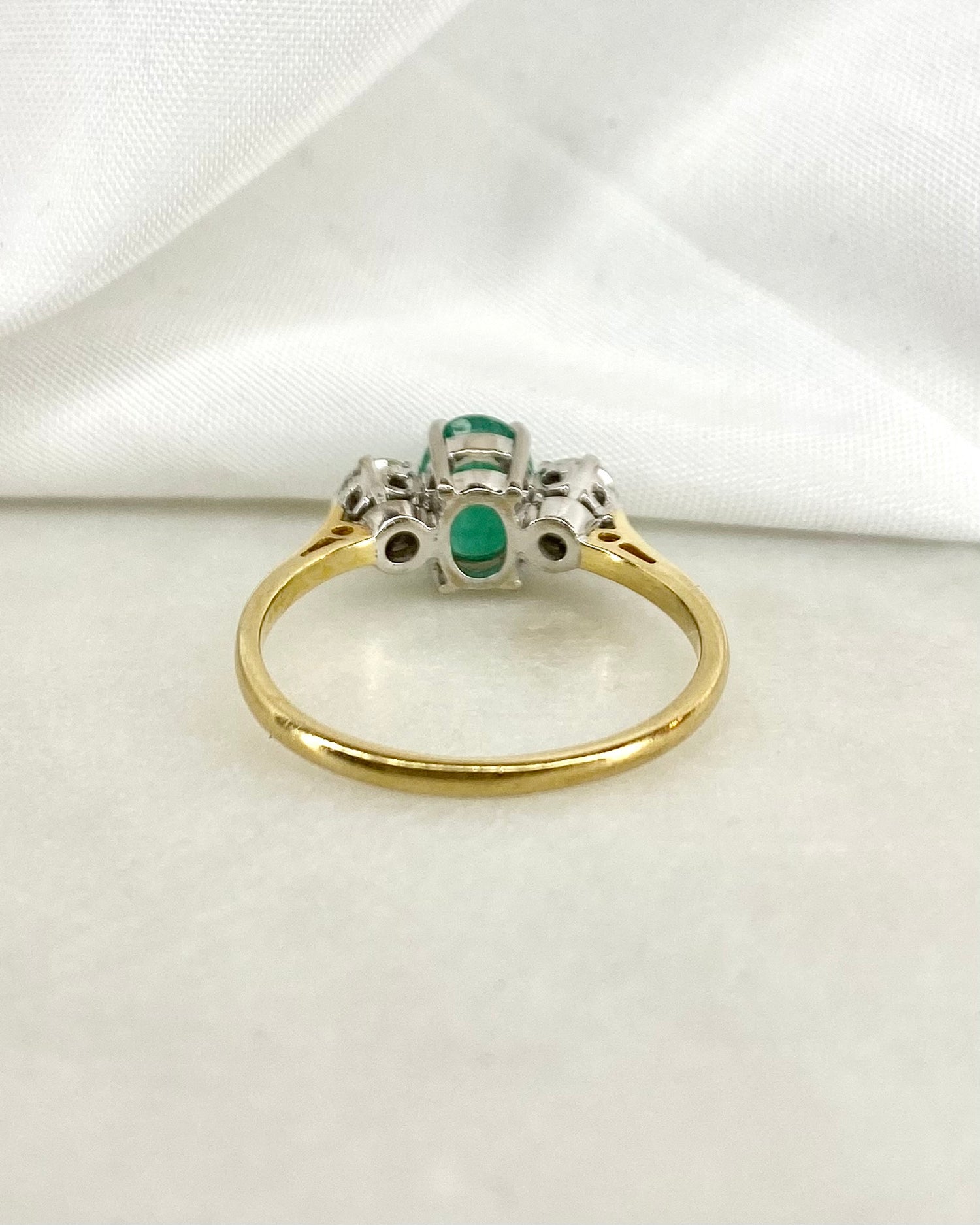 Bague Trilogie Émeraude 0.84 carat &amp; Diamants 0.30 carat &quot;Ivy&quot;