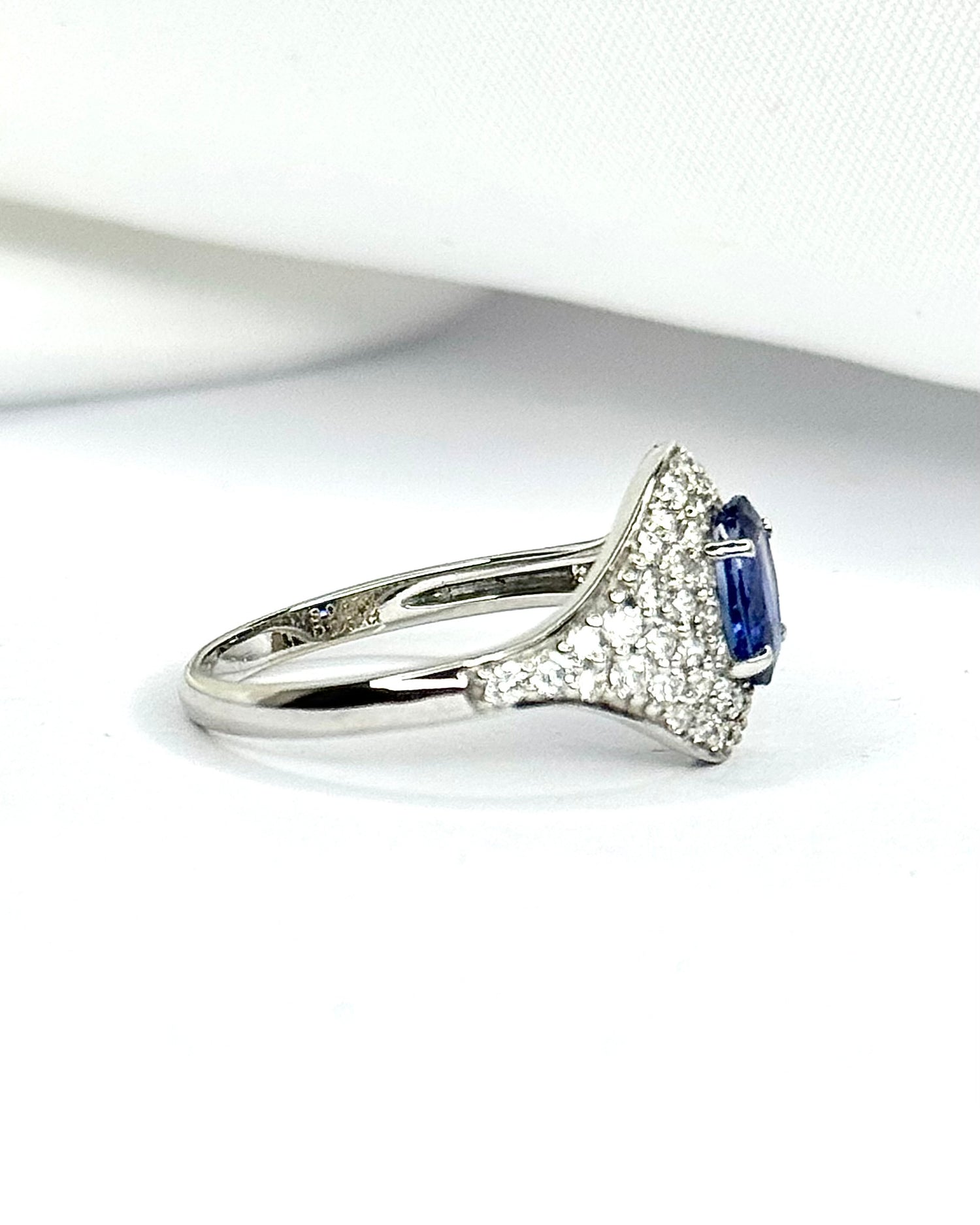 Art Deco Style Ring Sapphire 0.80 carat &amp; Diamonds 0.58 carat "Margaux"