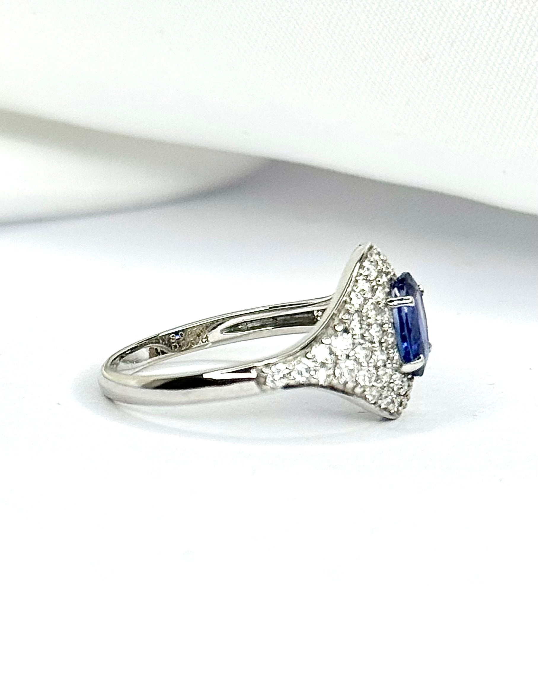 Art Deco Style Ring Sapphire 0.80 carat &amp; Diamonds 0.58 carat "Margaux"