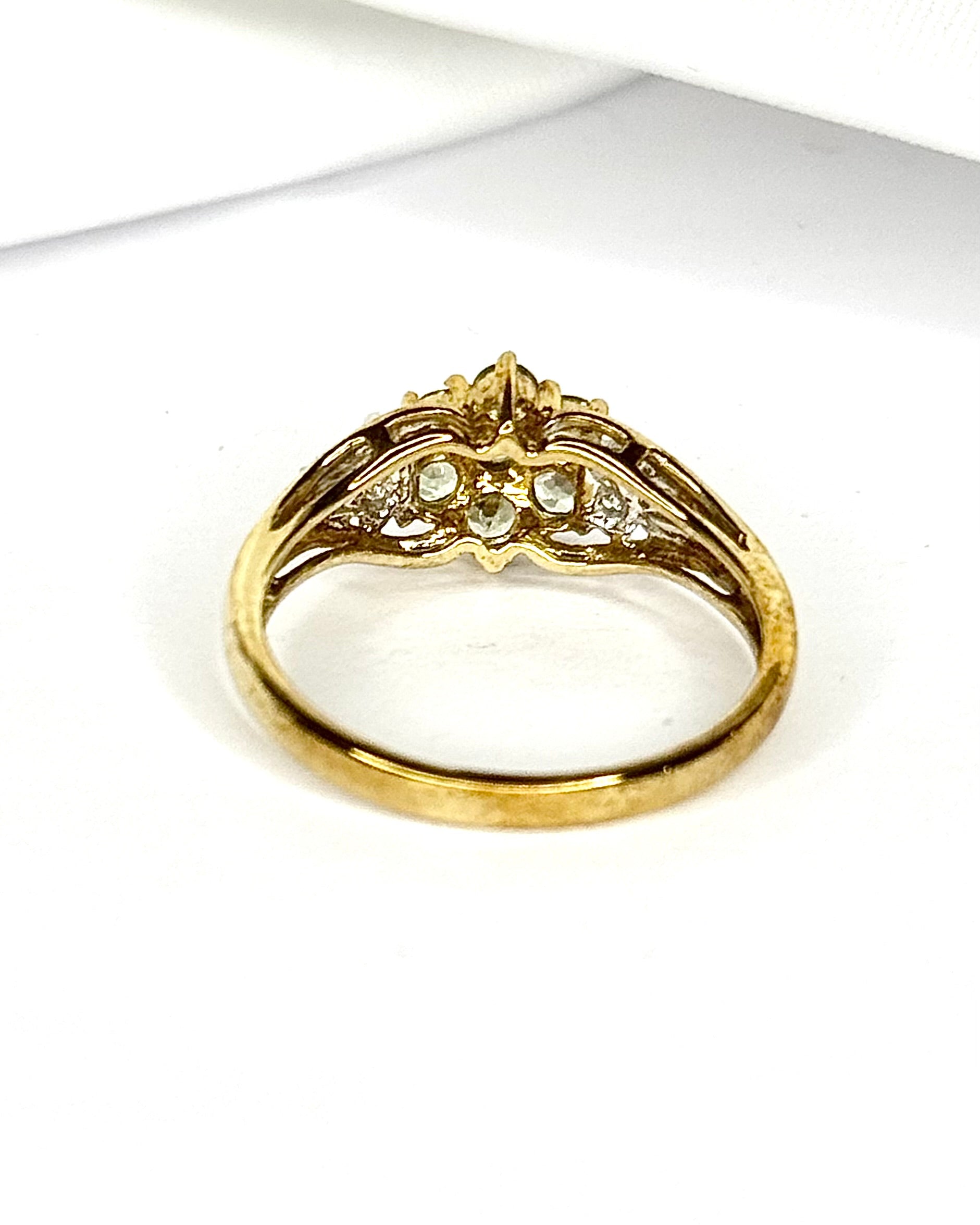 Marguerite Bangle Ring with Alexandrites &amp; Diamonds "Selena"