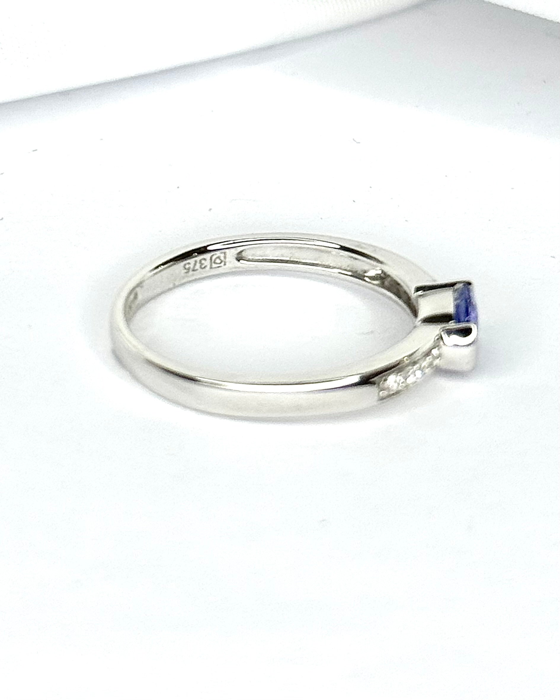 Solitaire Ring Tanzanite &amp; Diamonds "Daliah"