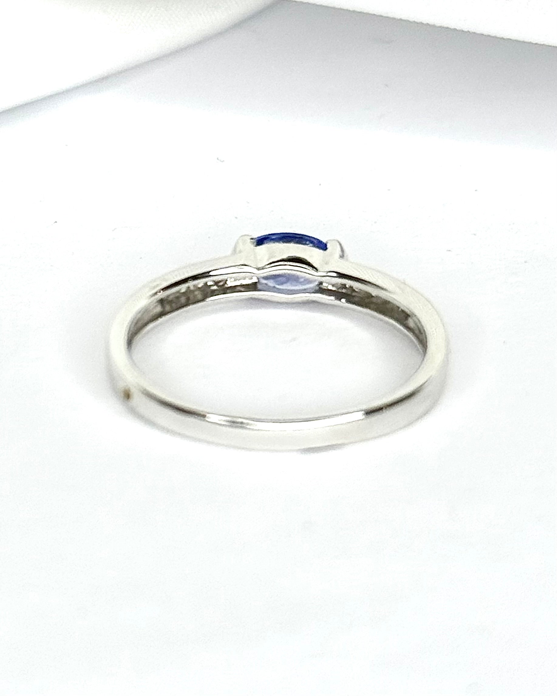 Solitaire Ring Tanzanite &amp; Diamonds "Daliah"