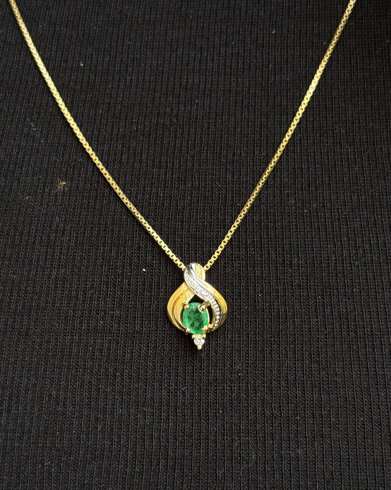 Emerald &amp; Diamond Pendant "Sonia"