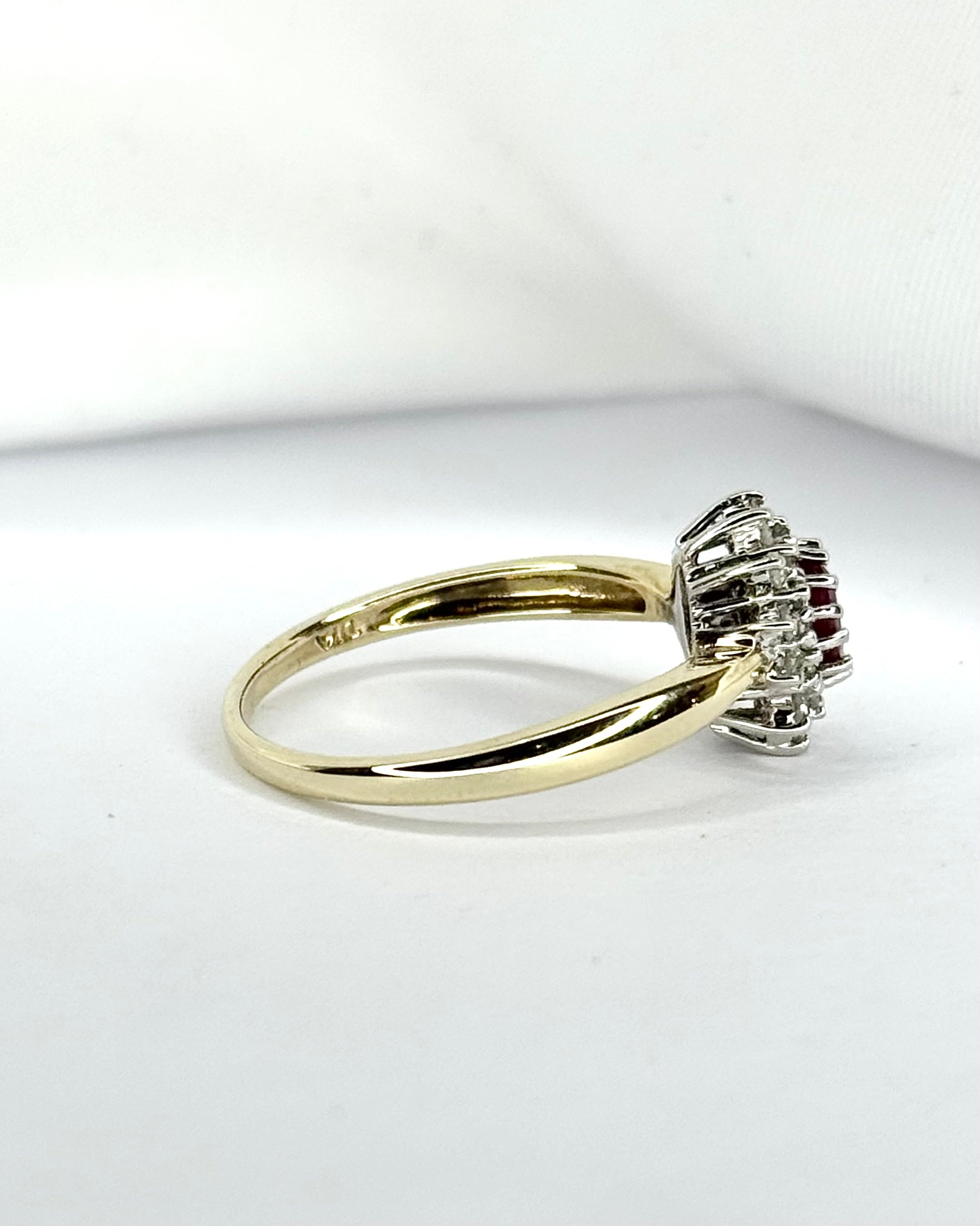 Anillo Marguerite Rubí 0,35 quilates y Diamantes 0,24 quilates "Maggy"