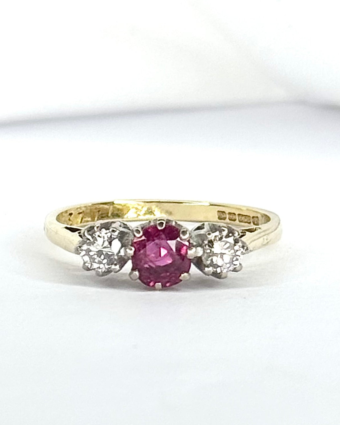 Bague trilogie Rubis 0.62 carat &amp; Diamants 0.20 carat "Célia"